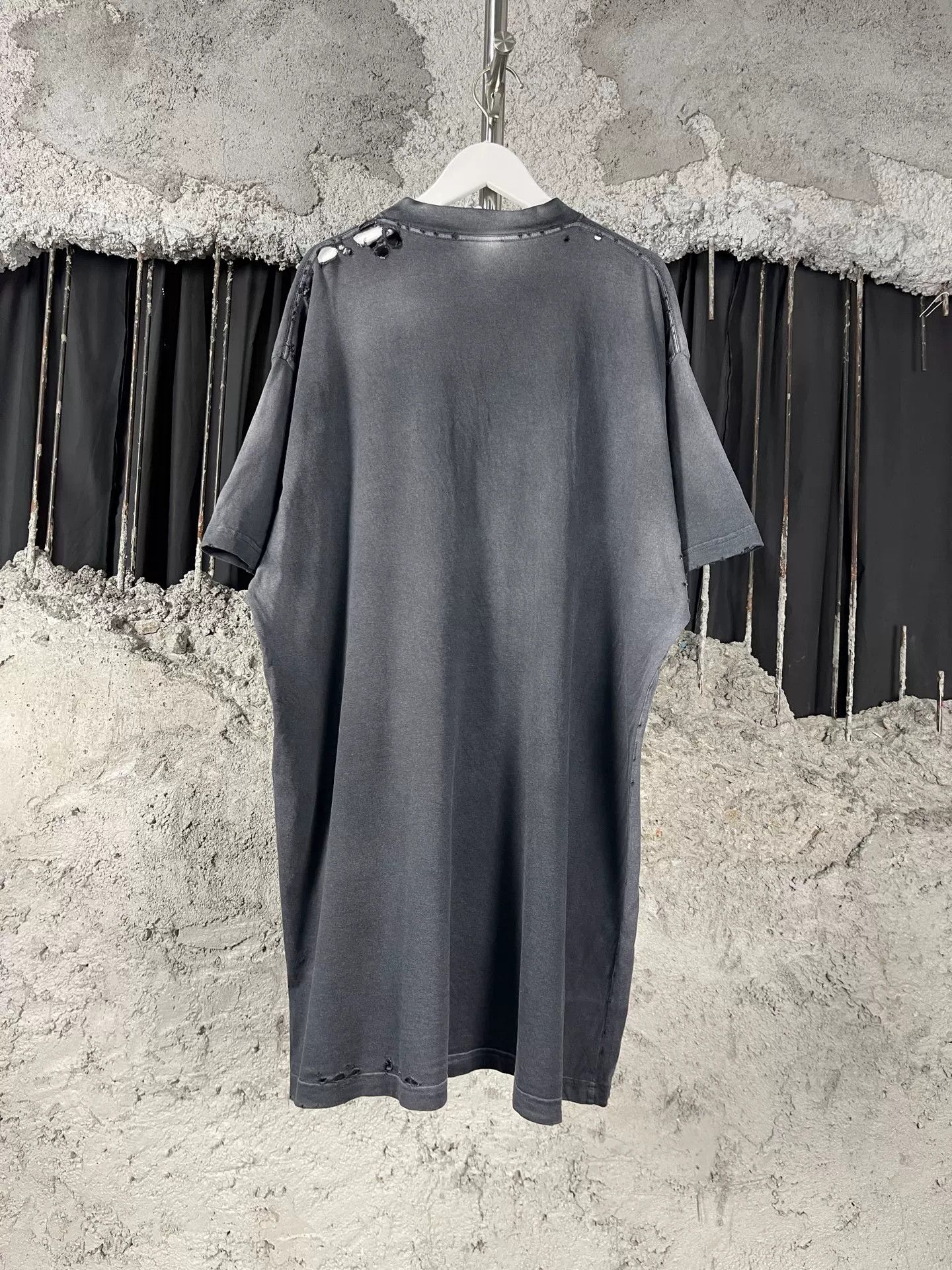 Balenciaga Balenciaga Logo Graphic T-Shirt Size S Size US S / EU 44-46 / 1 - 3 Thumbnail