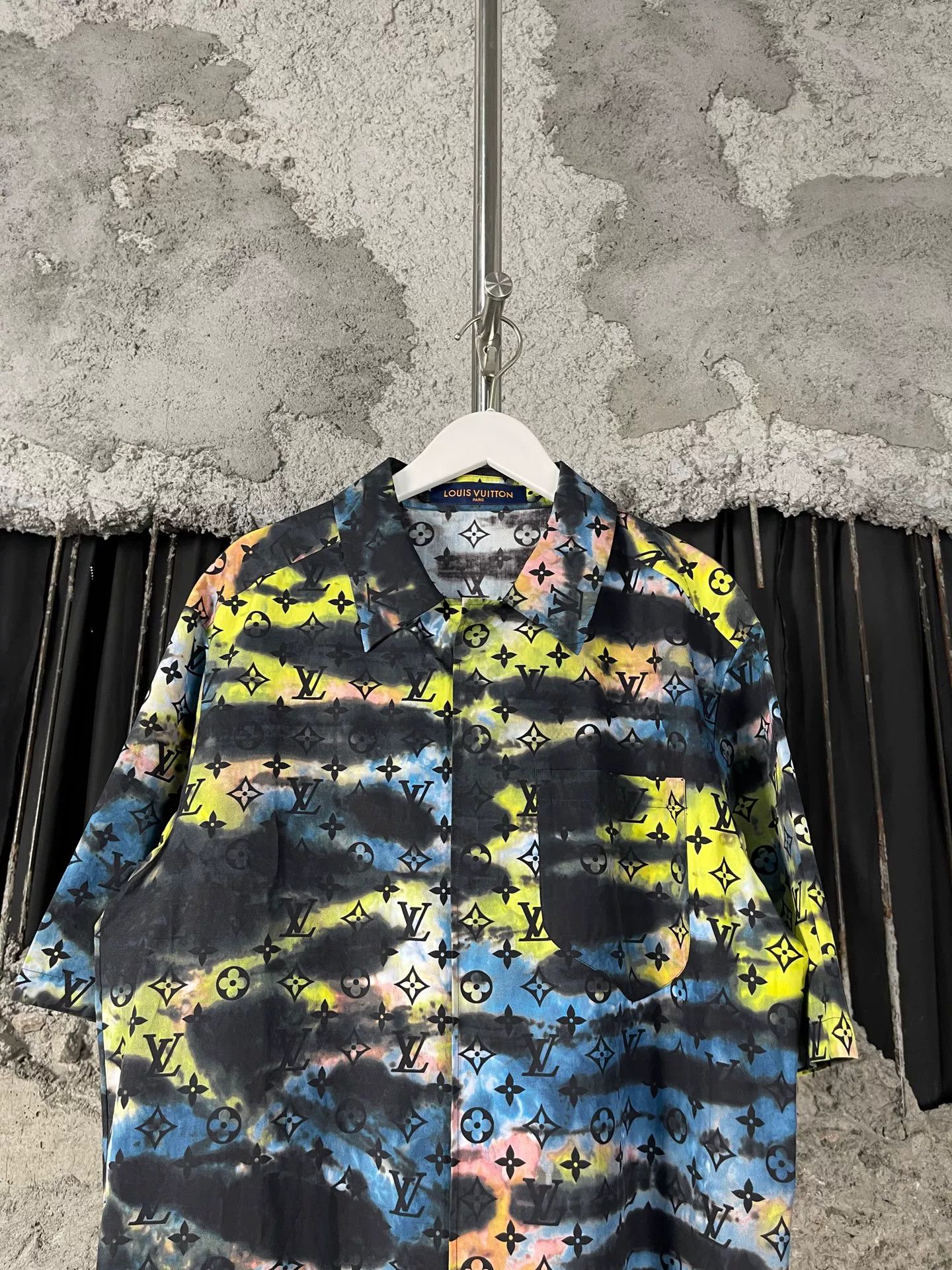 Louis Vuitton Louis Vuitton Monogram Tie-Dye Shirt Size XS Size US XS / EU 42 / 0 - 4 Thumbnail