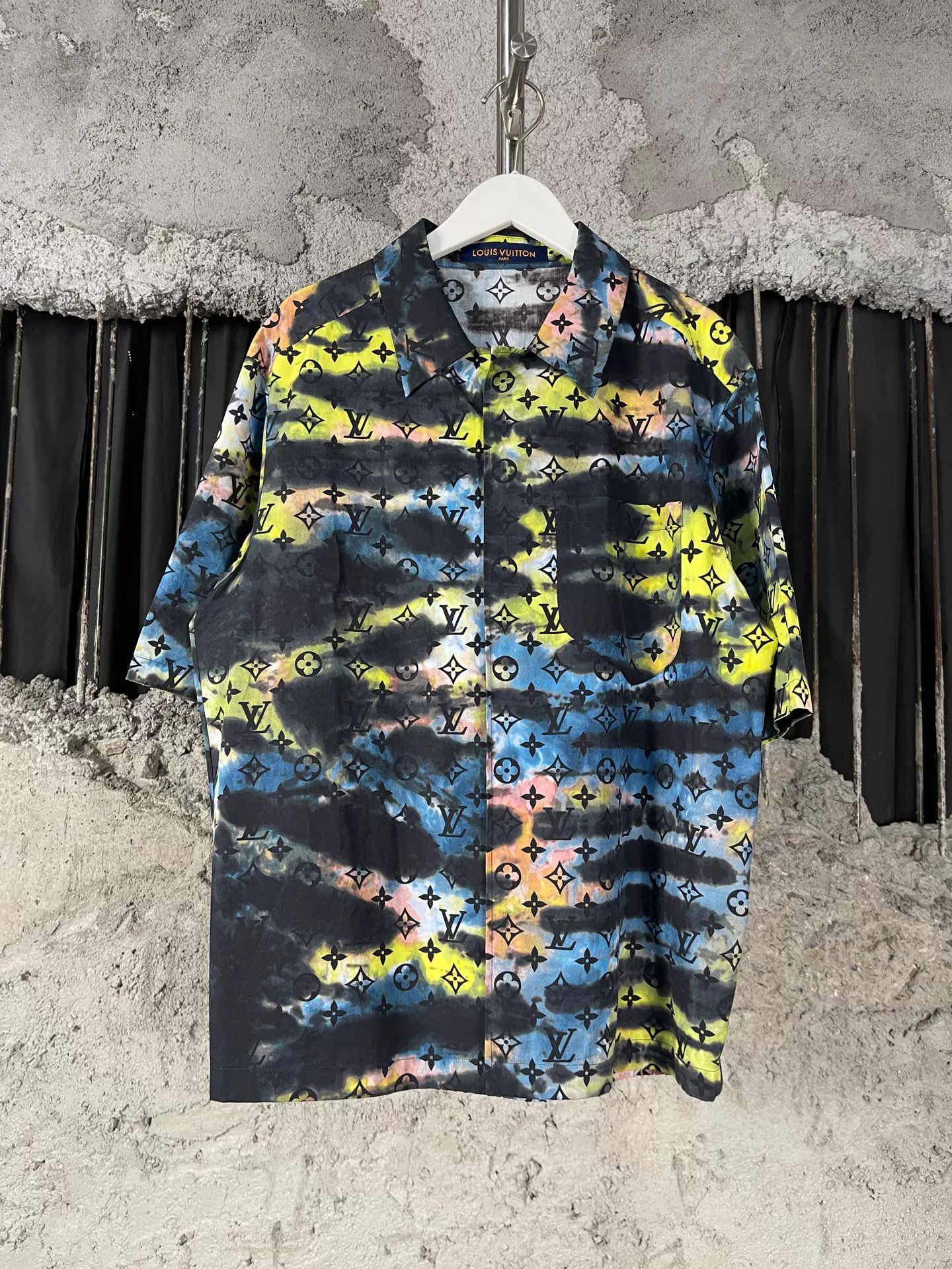 Louis Vuitton Louis Vuitton Monogram Tie-Dye Shirt Size XS Size US XS / EU 42 / 0 - 2 Thumbnail