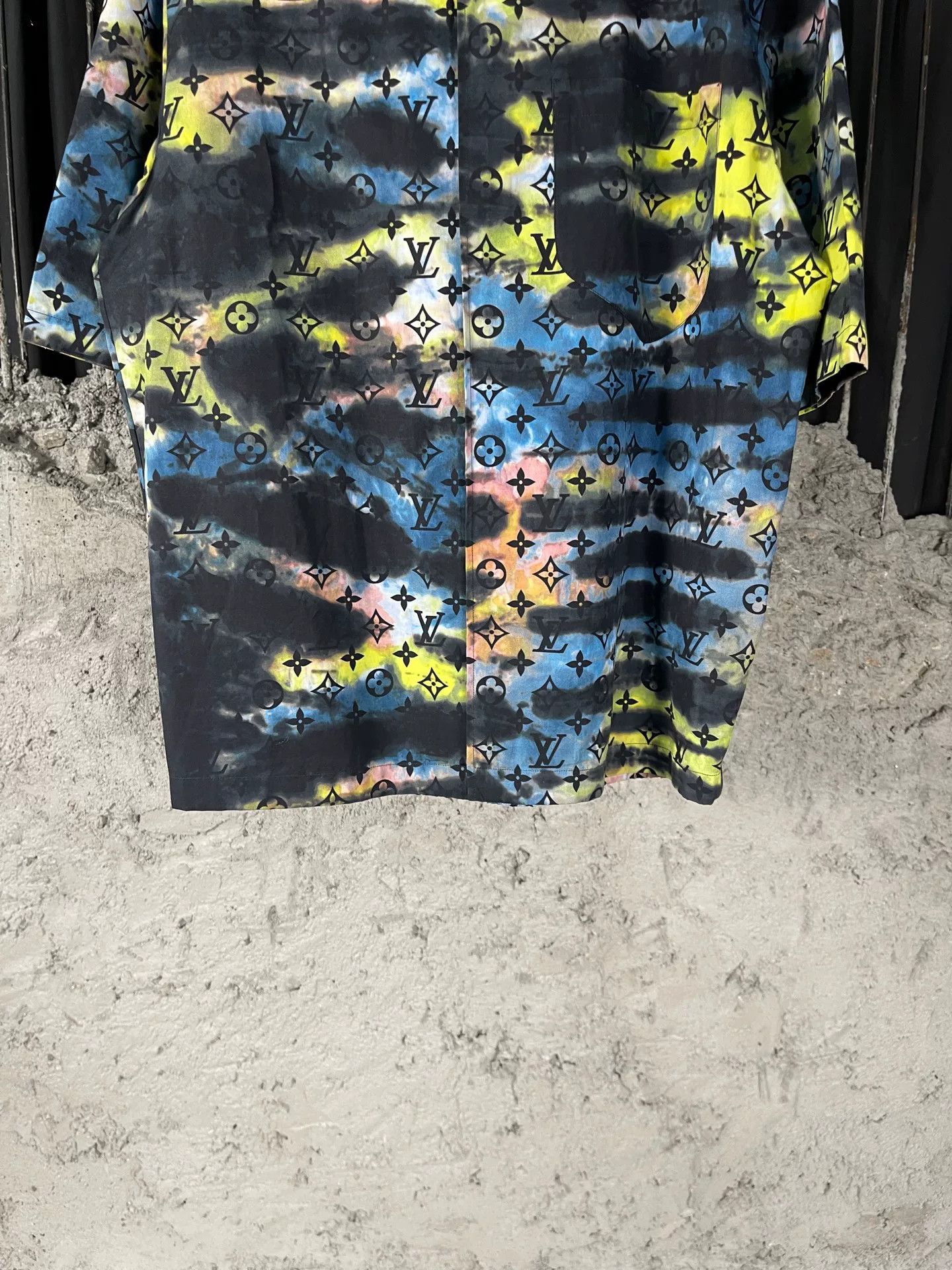 Louis Vuitton Louis Vuitton Monogram Tie-Dye Shirt Size XS Size US XS / EU 42 / 0 - 5 Thumbnail