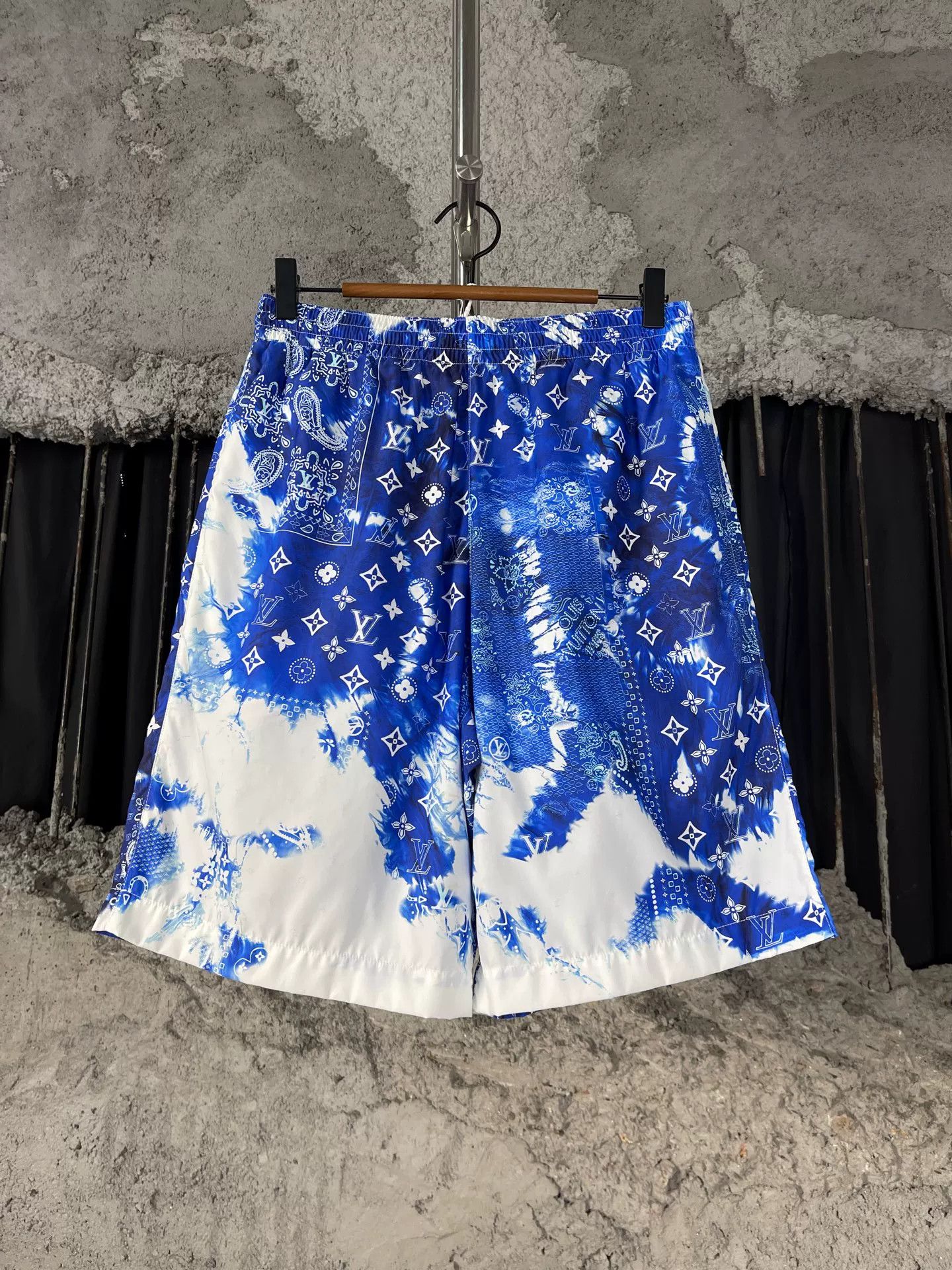 Louis Vuitton Louis Vuitton Bandana Print Shorts Size XS Size US 28 / EU 44 - 2 Thumbnail
