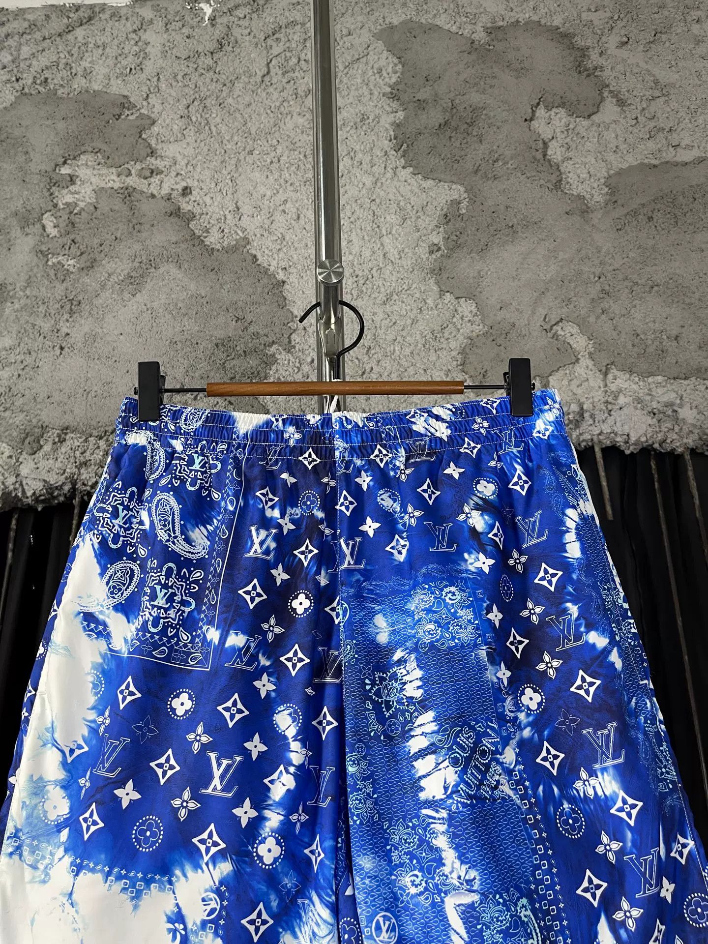 Louis Vuitton Louis Vuitton Bandana Print Shorts Size XS Size US 28 / EU 44 - 4 Thumbnail
