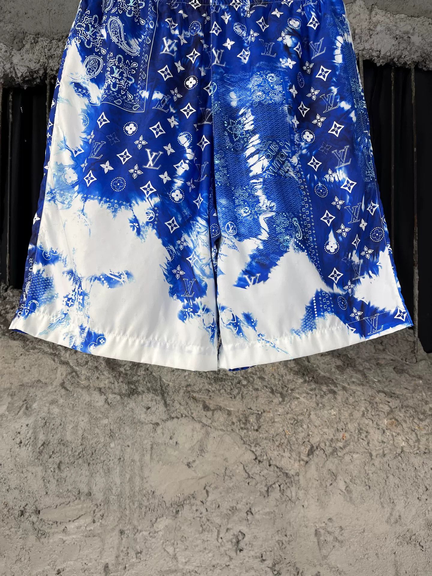 Louis Vuitton Louis Vuitton Bandana Print Shorts Size XS Size US 28 / EU 44 - 5 Thumbnail