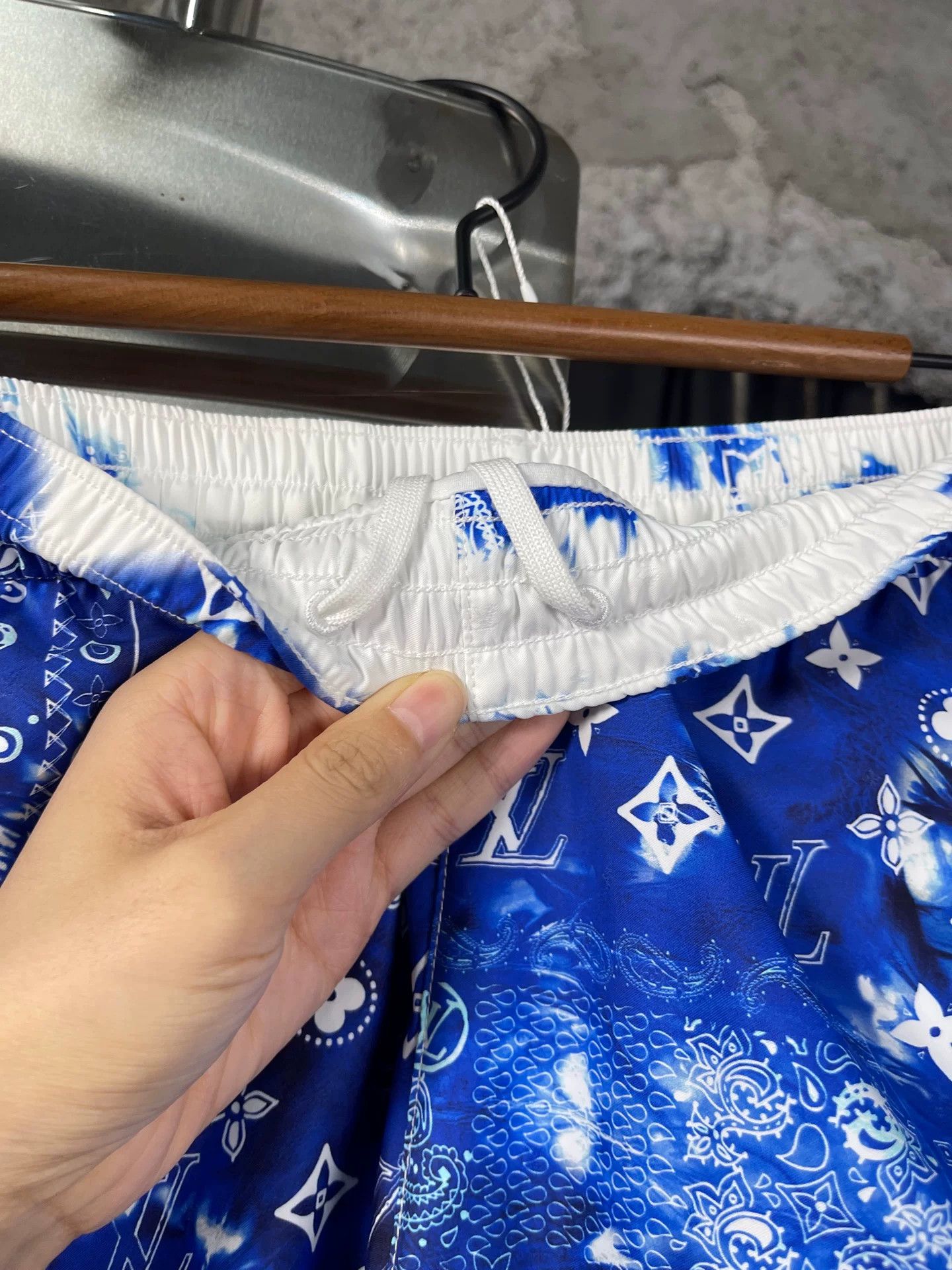 Louis Vuitton Louis Vuitton Bandana Print Shorts Size XS Size US 28 / EU 44 - 6 Thumbnail