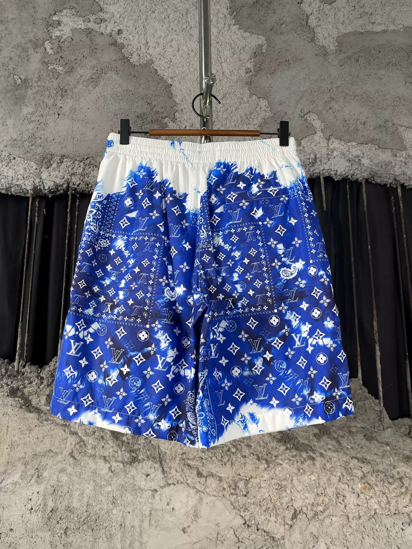 Louis Vuitton Louis Vuitton Bandana Print Shorts Size XS Size US 28 / EU 44 - 3 Thumbnail