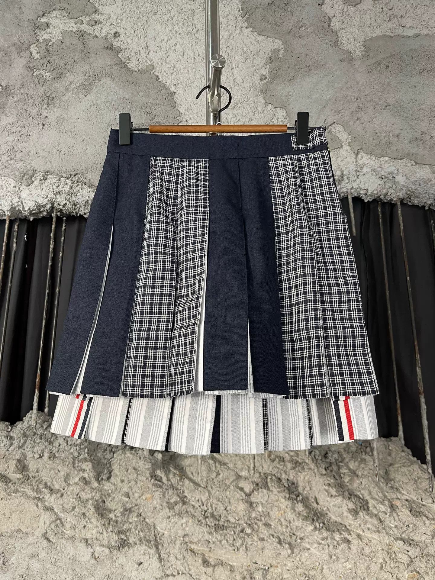 Thom Browne Thom Browne Funmix Pleated Mini Skirt Size 36 Size 25" / US 0 / IT 36 - 2 Thumbnail