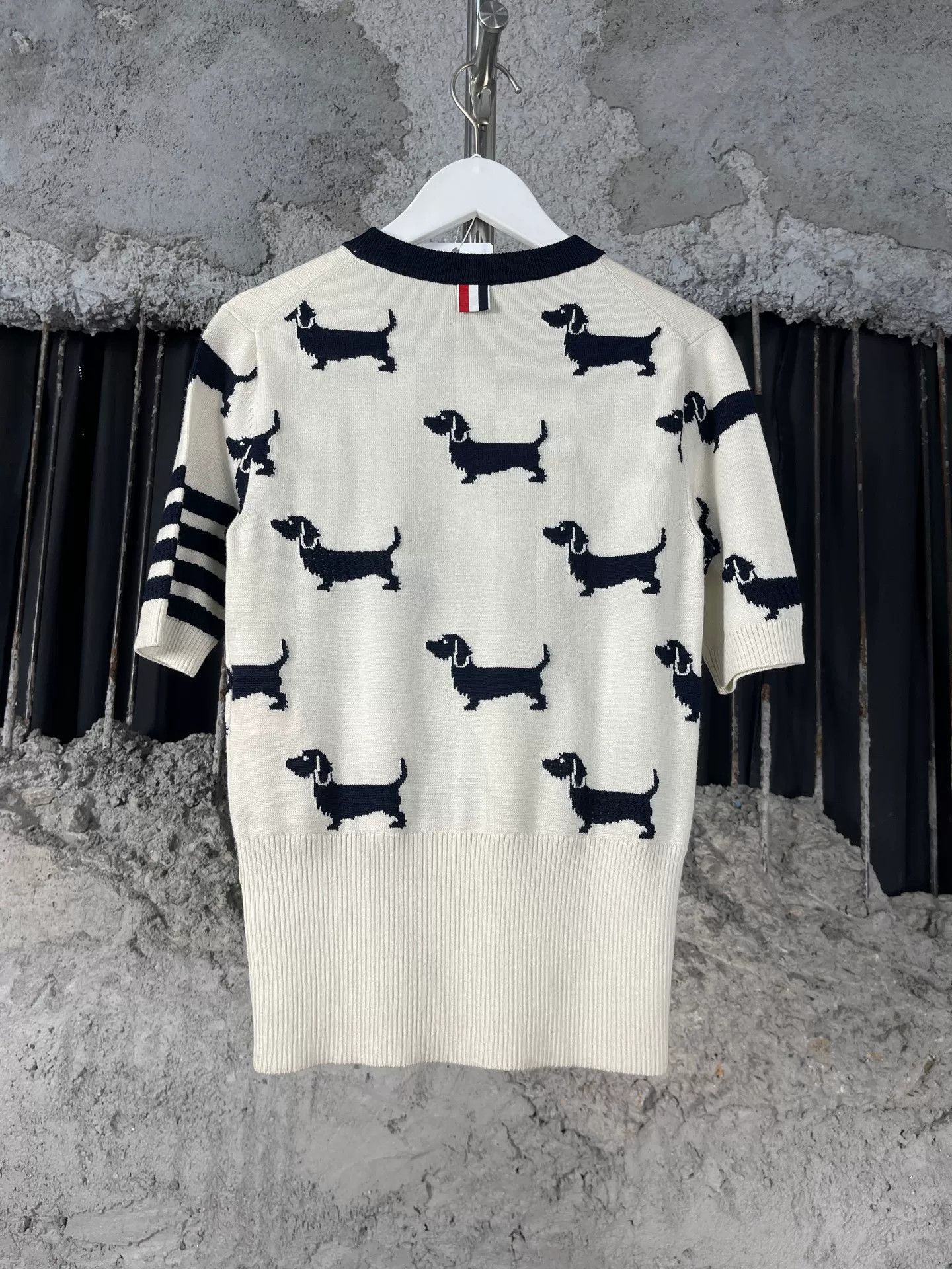 Thom Browne Thom Browne Dachshund Knit Short Sleeve Sweater Size 36 Size XS / US 0-2 / IT 36-38 - 2 Thumbnail