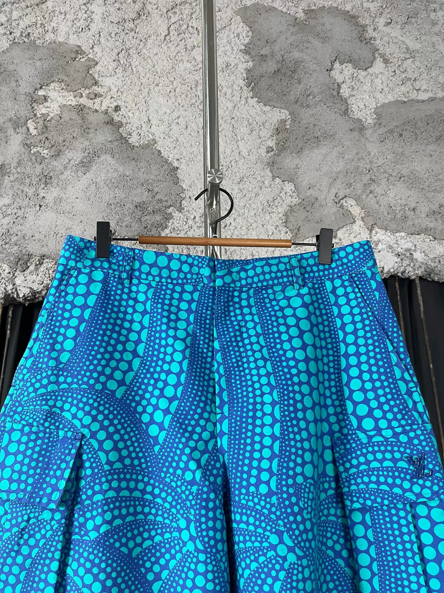 Louis Vuitton Louis Vuitton x Yayoi Kusama Polka Dot Shorts Size M Size US 32 / EU 48 - 4 Thumbnail