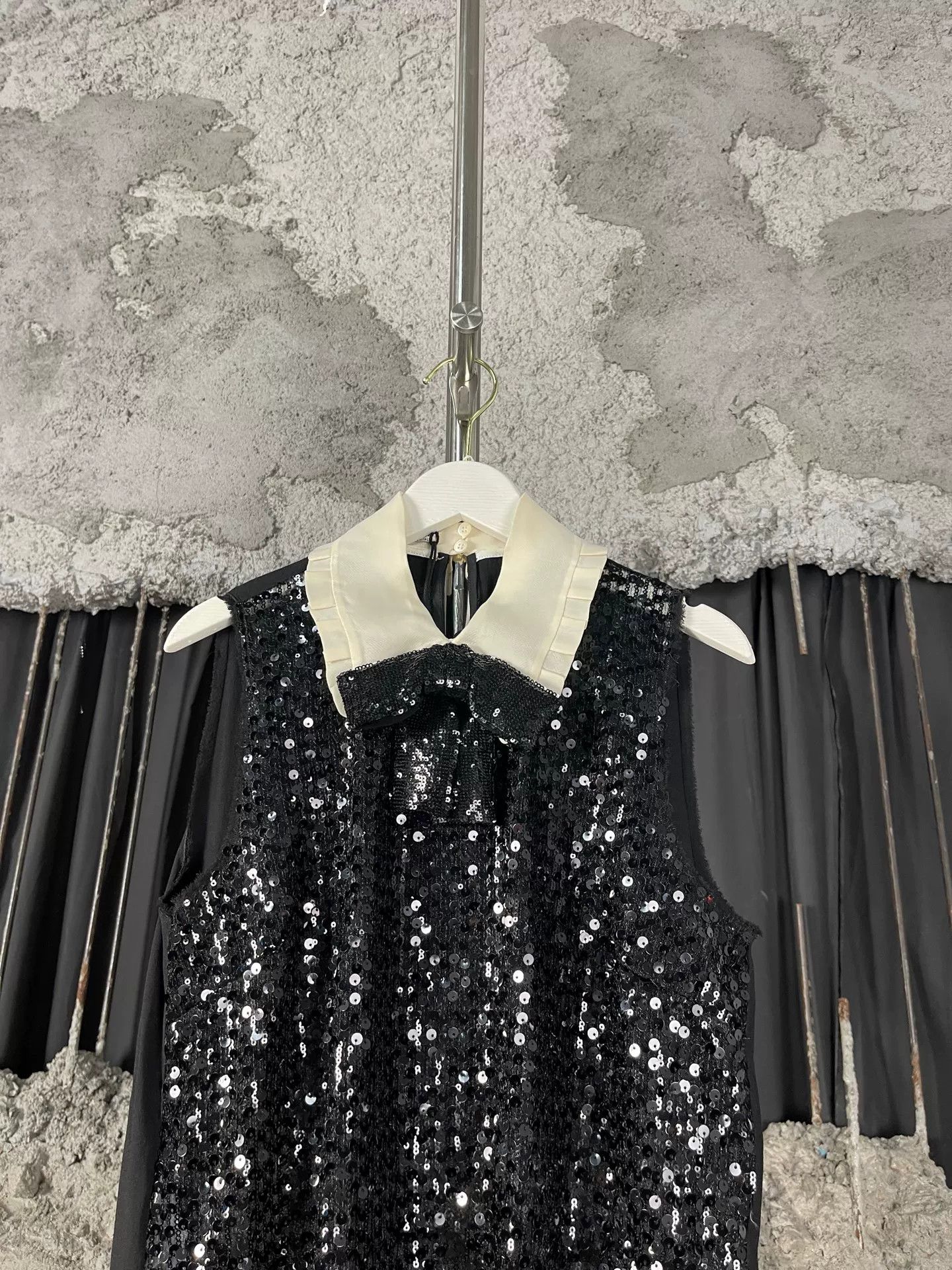 Miu Miu Miu Miu Sequin Sleeveless Blouse Size 36 Size XS / US 0-2 / IT 36-38 - 4 Thumbnail
