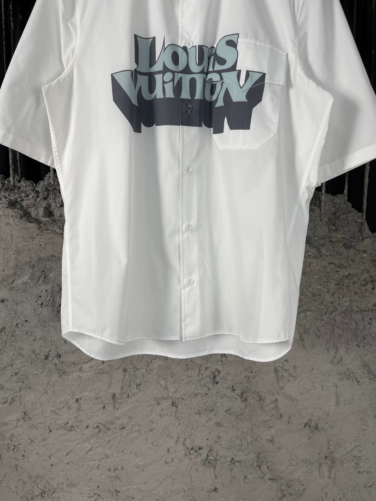 Louis Vuitton Louis Vuitton Logo Print Short Sleeve Shirt XS Size US XS / EU 42 / 0 - 5 Thumbnail