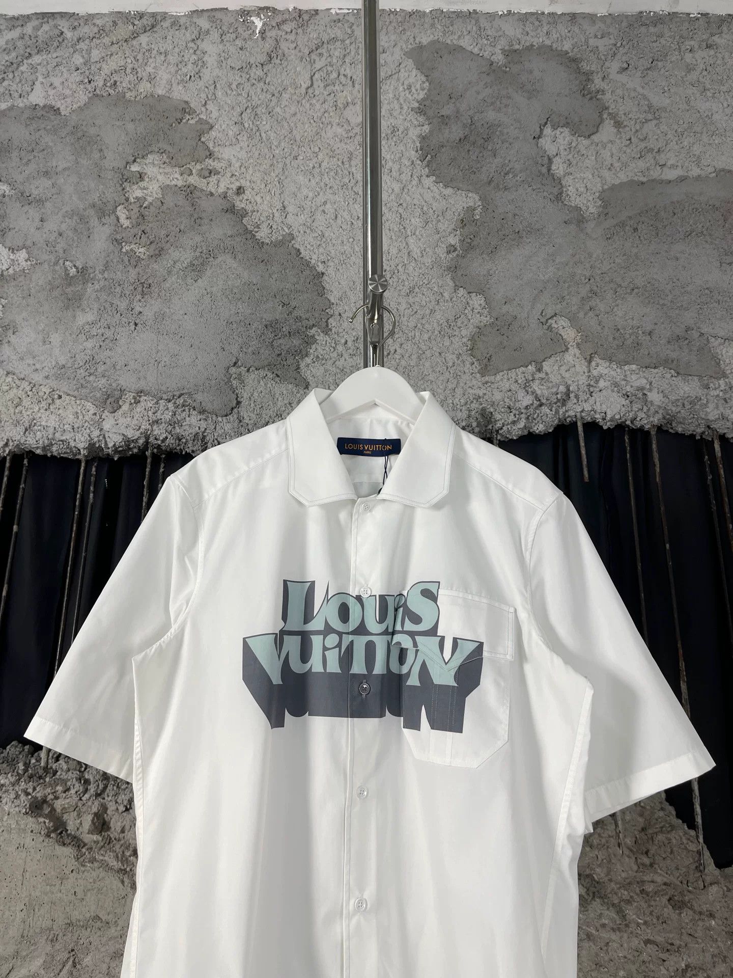 Louis Vuitton Louis Vuitton Logo Print Short Sleeve Shirt XS Size US XS / EU 42 / 0 - 4 Thumbnail