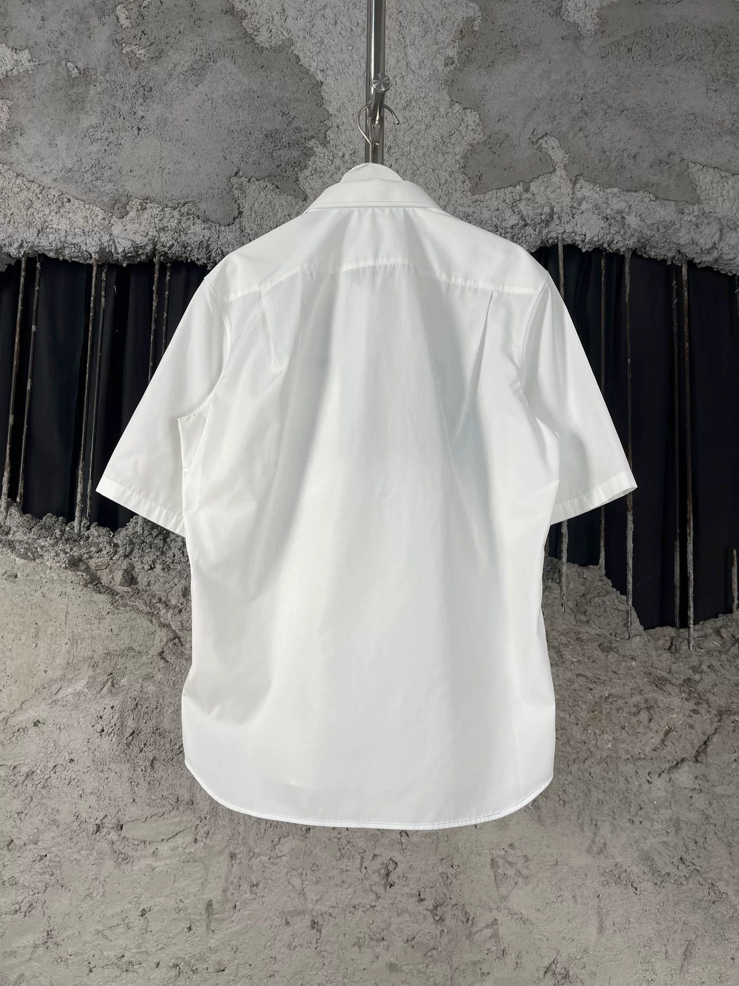 Louis Vuitton Louis Vuitton Logo Print Short Sleeve Shirt XS Size US XS / EU 42 / 0 - 3 Thumbnail