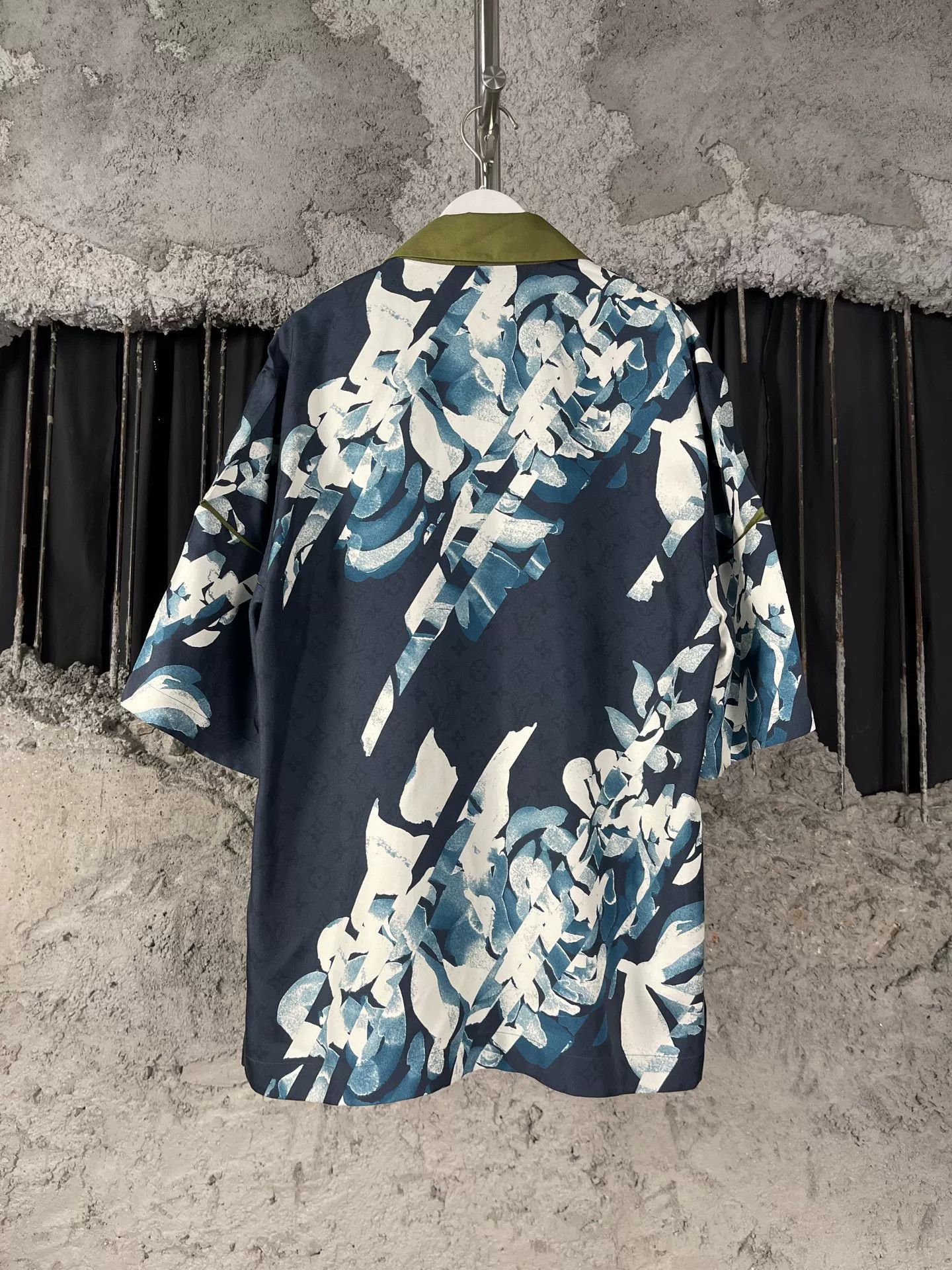 Louis Vuitton Louis Vuitton Monogram Floral Button Up Shirt XS Size US XS / EU 42 / 0 - 3 Thumbnail