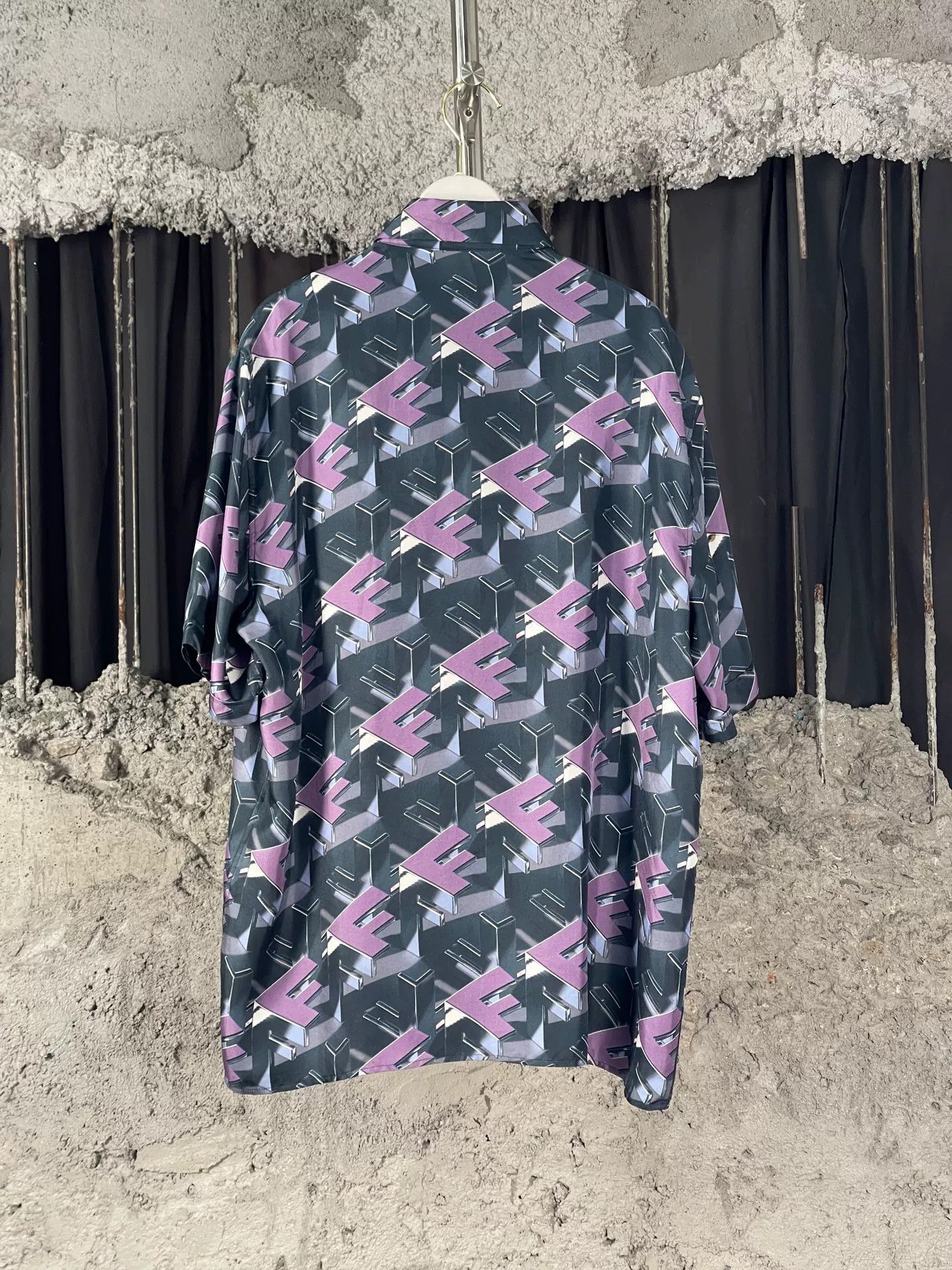 Fendi Fendi Graphic Print Short Sleeve Shirt Size S Size US S / EU 44-46 / 1 - 3 Thumbnail
