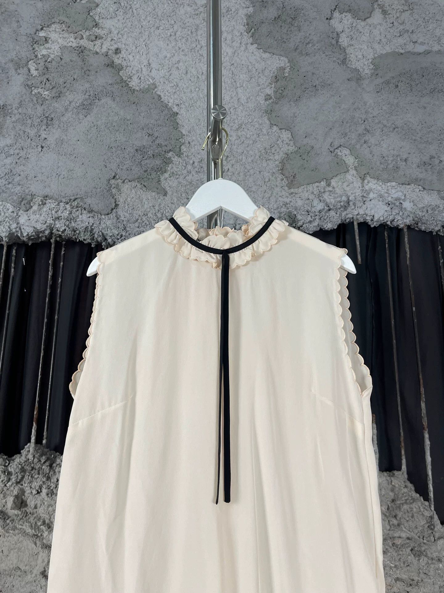 Miu Miu Miu Miu Sleeveless Ruffle Blouse Size M / US 6-8 / IT 42-44 - 4 Thumbnail