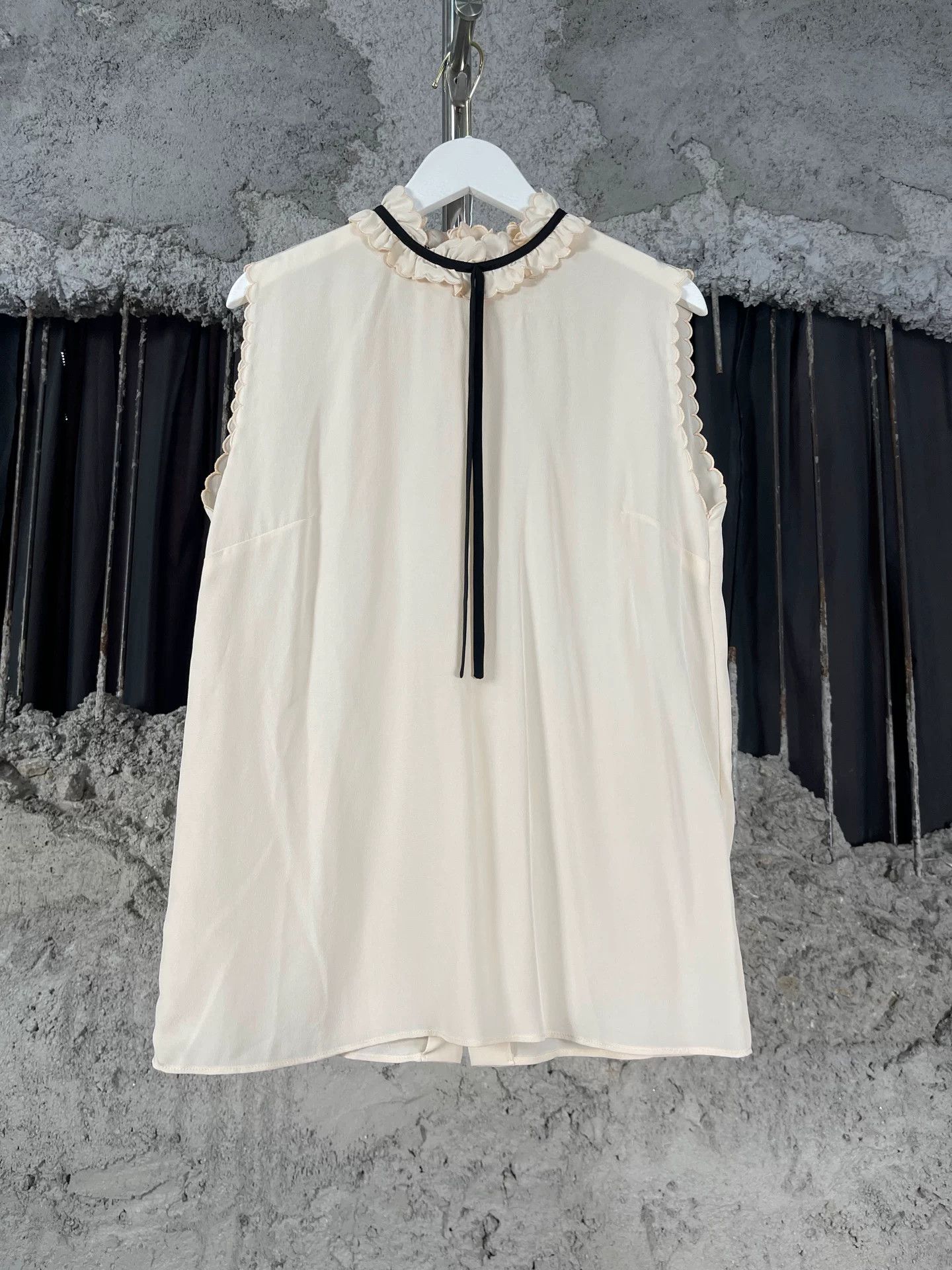 Miu Miu Miu Miu Sleeveless Ruffle Blouse Size M / US 6-8 / IT 42-44 - 2 Thumbnail