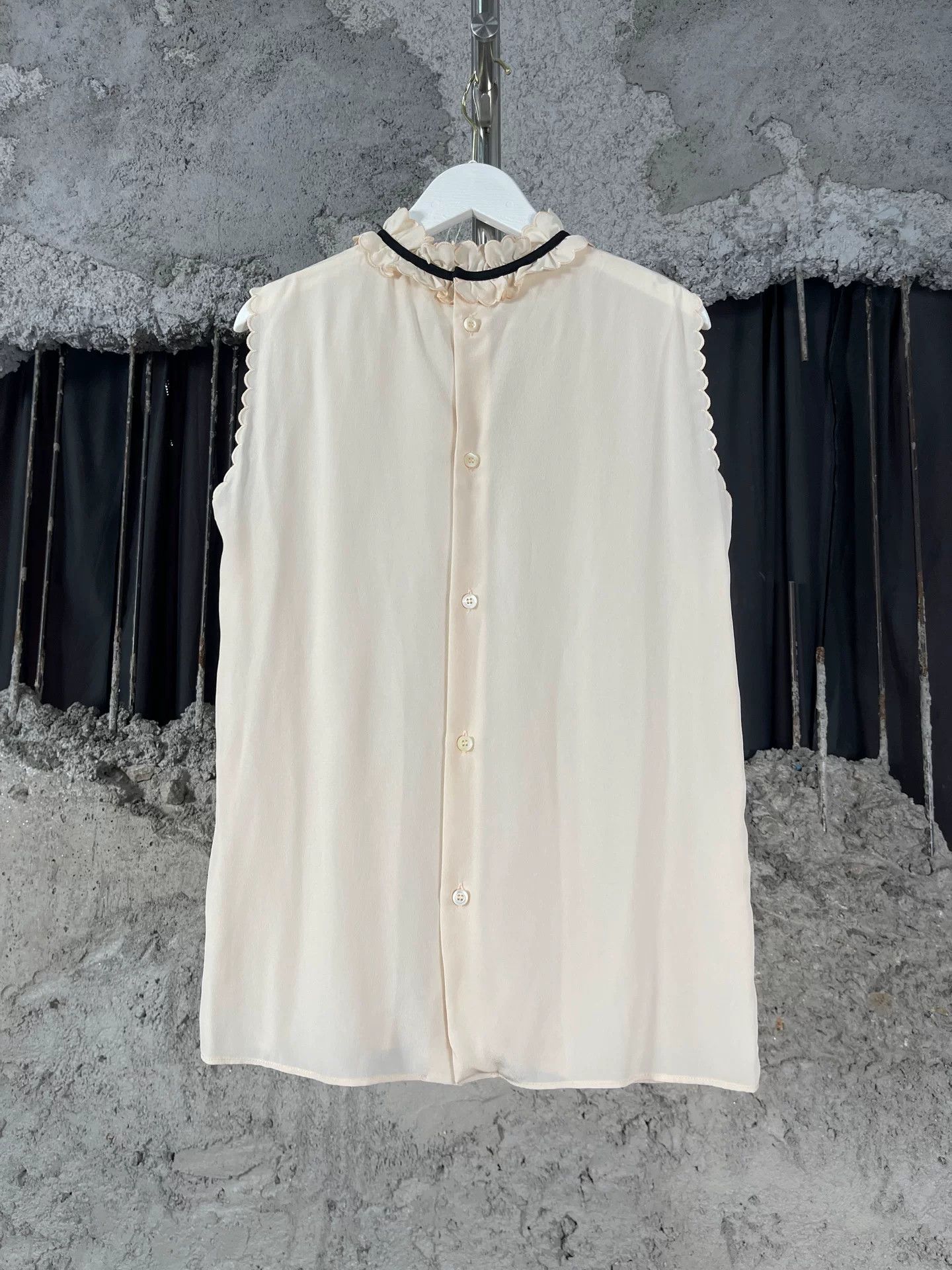 Miu Miu Miu Miu Sleeveless Ruffle Blouse Size M / US 6-8 / IT 42-44 - 3 Thumbnail