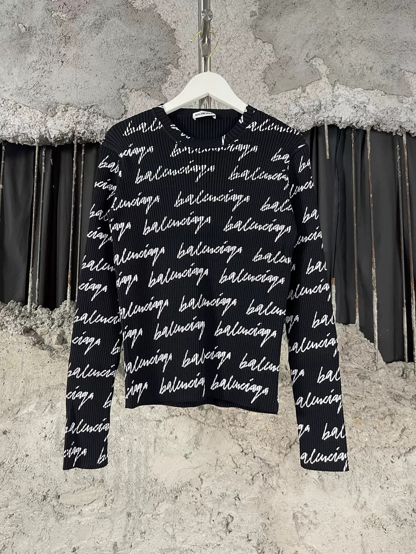 Balenciaga Balenciaga Allover Logo Ribbed Sweater Size S Size S / US 4 / IT 40 - 2 Thumbnail