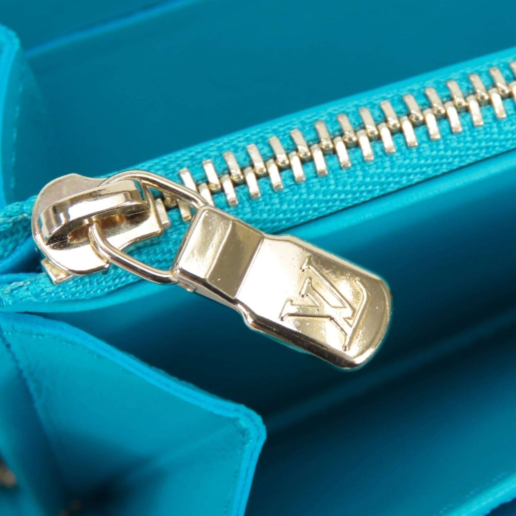 Louis Vuitton Louis Vuitton Zippy Wallet Coussin M81512 Monogram Turquoise Blue Embossed Long for Women LOUIS VUITTON Size ONE SIZE - 15 Thumbnail