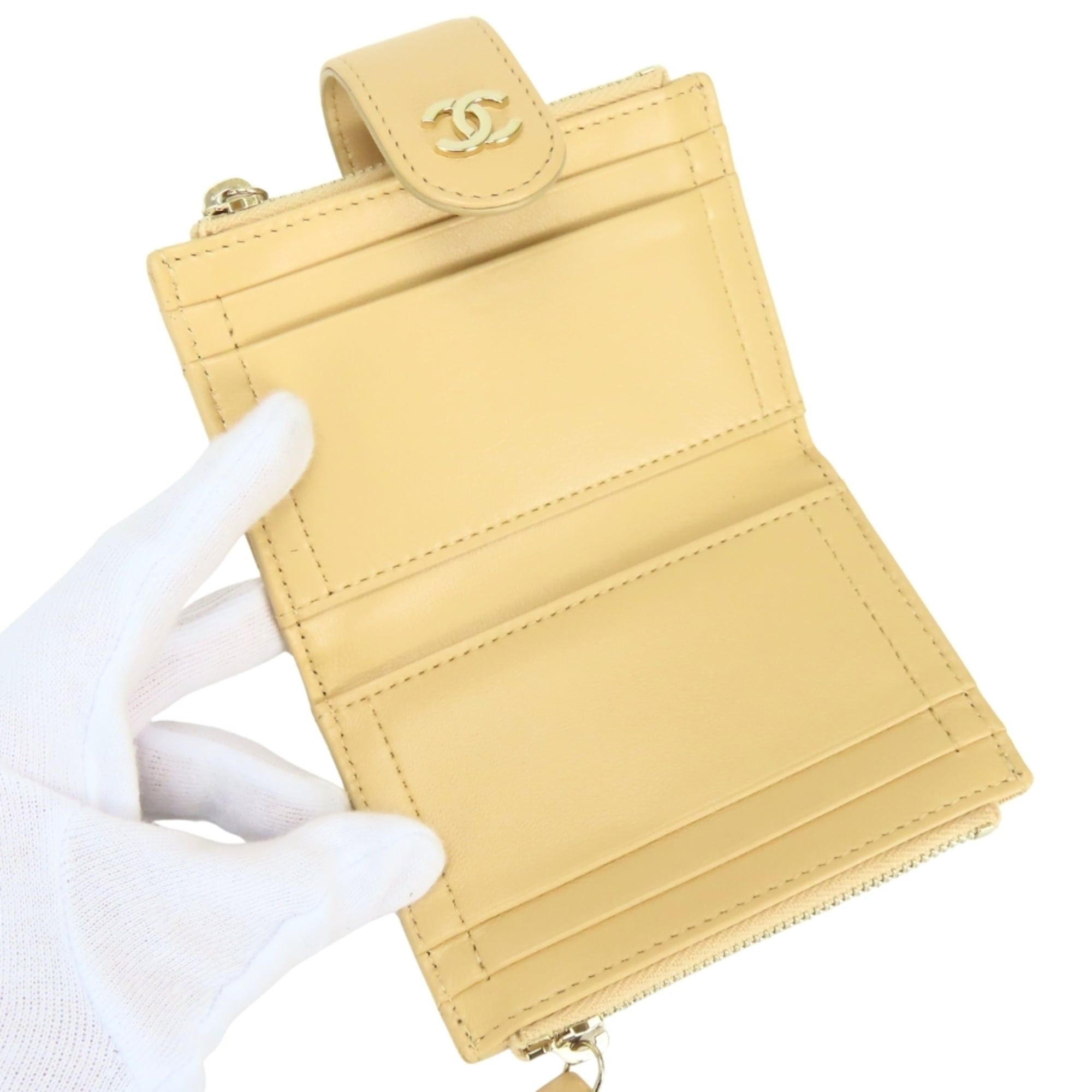 Chanel Chanel Matelassé Compact Wallet, Lambskin, Beige, Gold Hardware, Women's Wallet/Coin Case. Size ONE SIZE - 14 Thumbnail