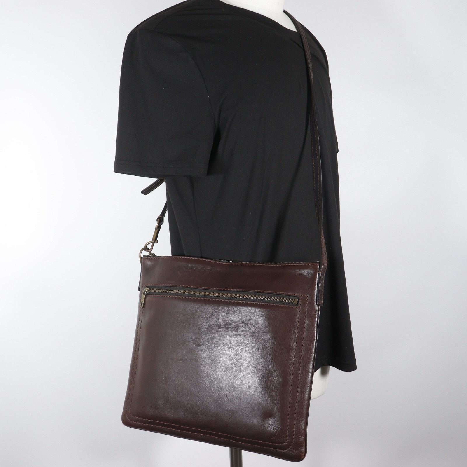 Louis Vuitton Louis Vuitton Louis Vuitton Pochette Chauny MM Leather Shoulder Bag Leather Shoulder Bag M93453 DUTY FREE for USA Size ONE SIZE - 18 Thumbnail