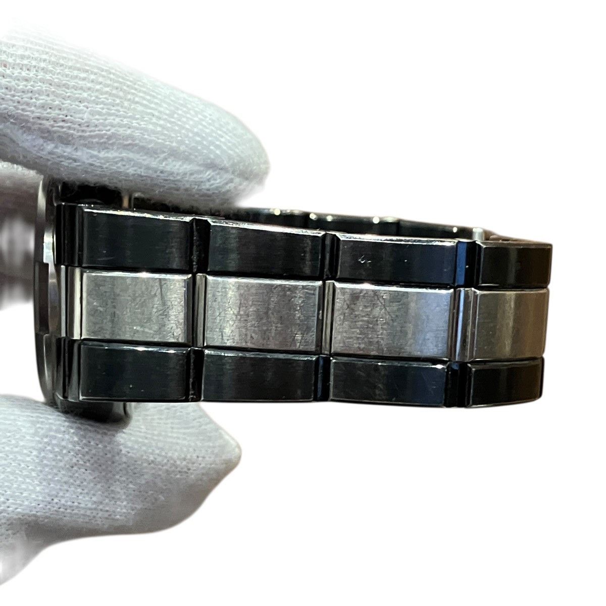Gucci Gucci Gucci Titanium Quartz Wristwatch Metal Quartz 124.4 DUTY FREE for USA Size ONE SIZE - 8 Thumbnail
