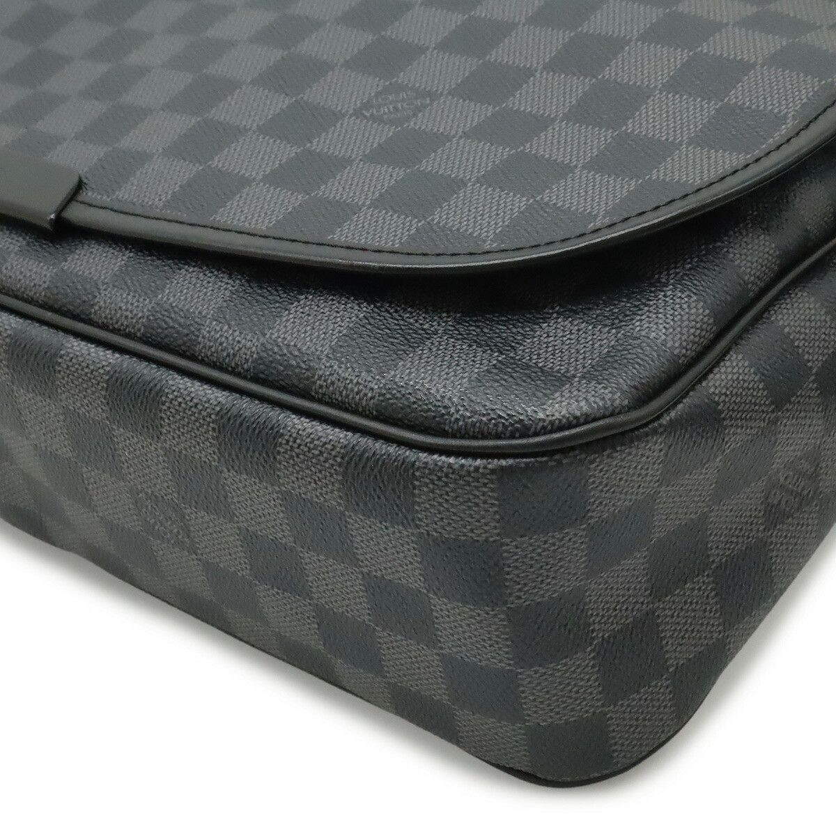 Louis Vuitton Louis Vuitton Louis Vuitton Damier Graphite Messenger Bag Textile Crossbody Bag N58033 DUTY FREE for USA Size ONE SIZE - 3 Thumbnail