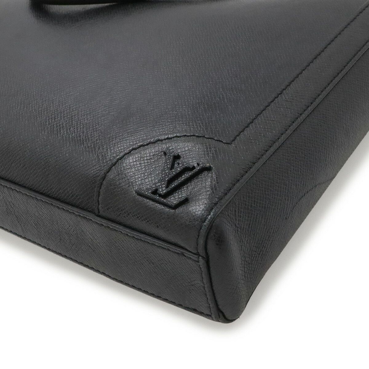 Louis Vuitton Louis Vuitton Louis Vuitton Taiga Briefcase Leather Business Bag M30810 DUTY FREE for USA Size ONE SIZE - 3 Thumbnail