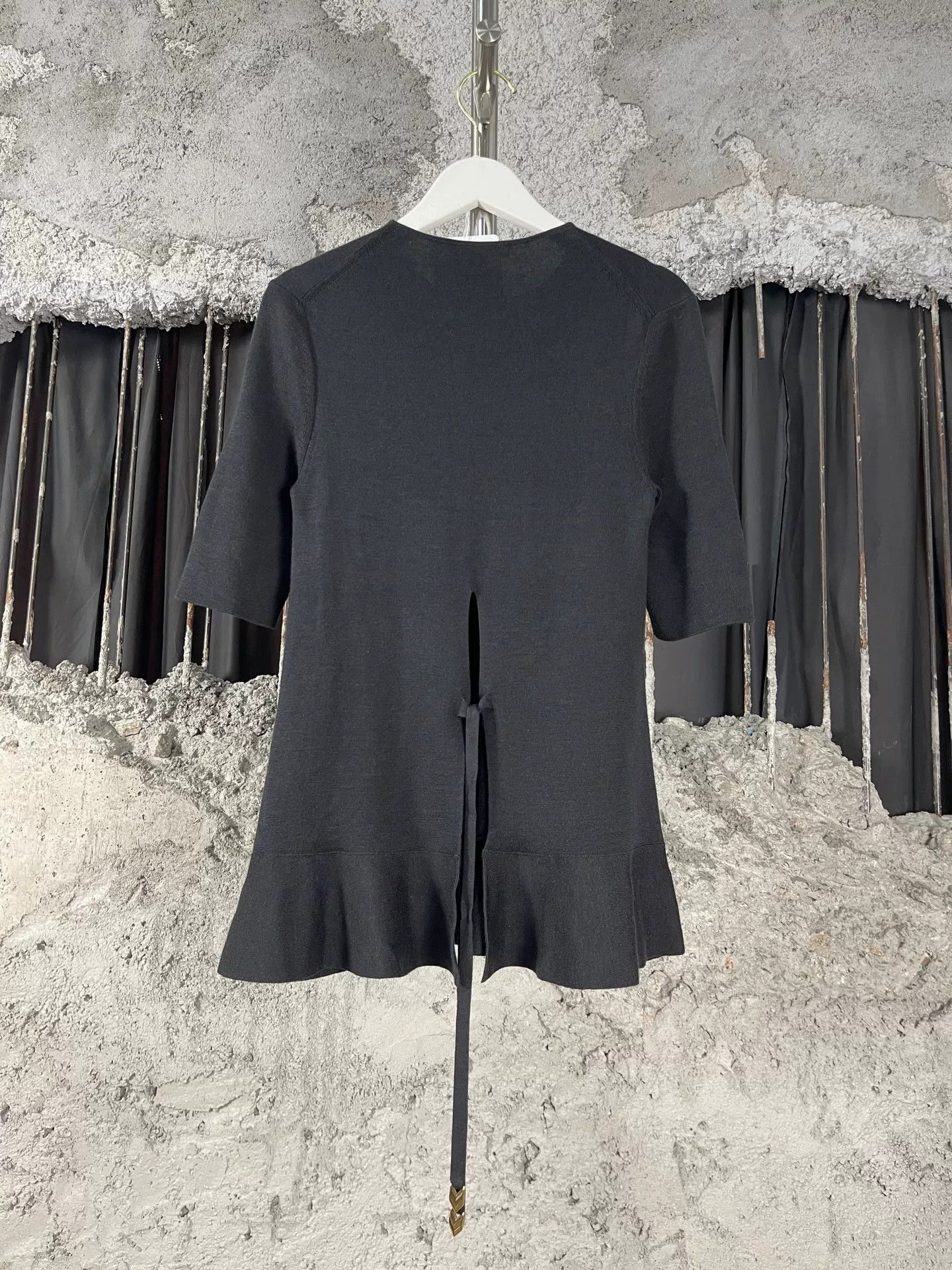 Louis Vuitton Louis Vuitton Ruffled Knit Top Size XS Size XS / US 0-2 / IT 36-38 - 3 Thumbnail