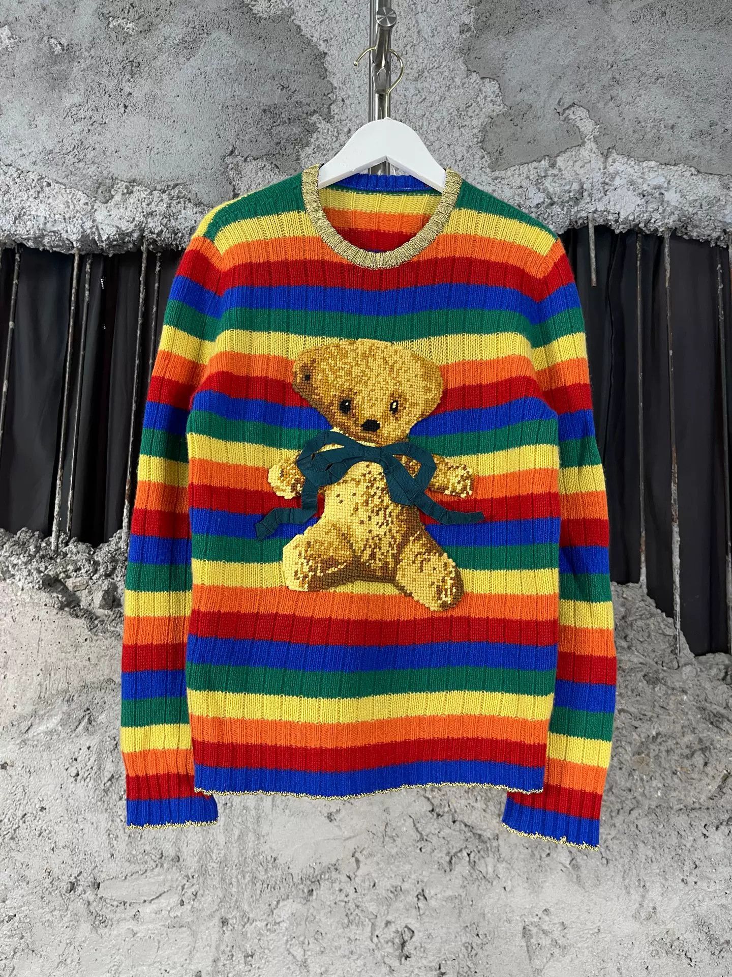 Gucci Gucci Teddy Bear Sweater XS Size XS / US 0-2 / IT 36-38 - 2 Thumbnail