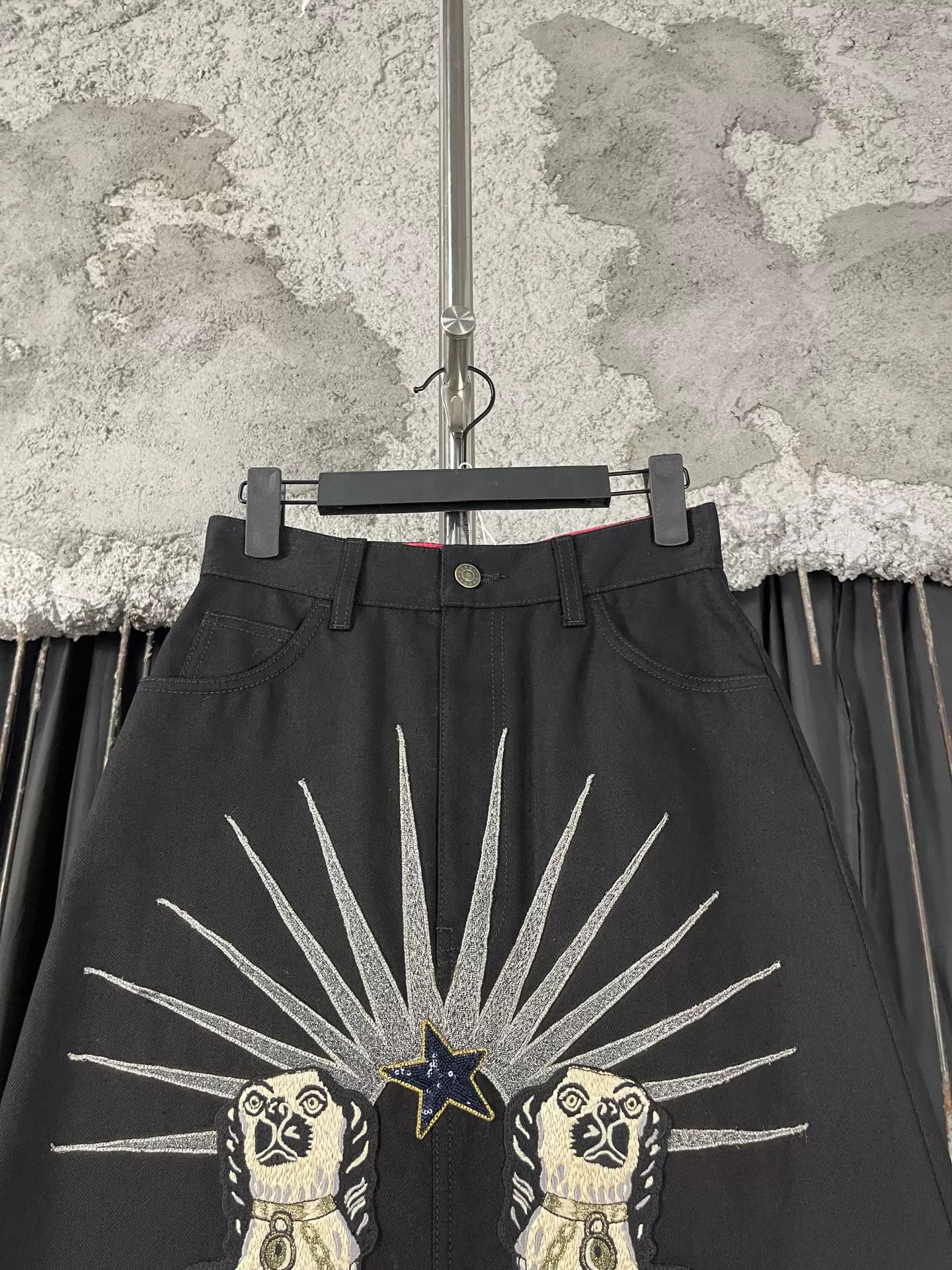 Gucci Gucci Embroidered Dog Mini Skirt Size 38 Size 26" / US 2 / IT 38 - 4 Thumbnail