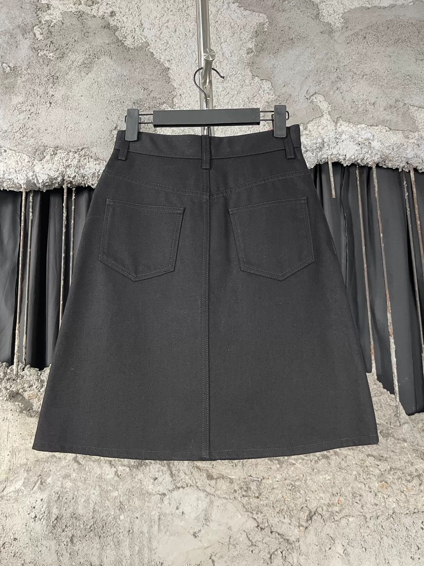Gucci Gucci Embroidered Dog Mini Skirt Size 38 Size 26" / US 2 / IT 38 - 3 Thumbnail