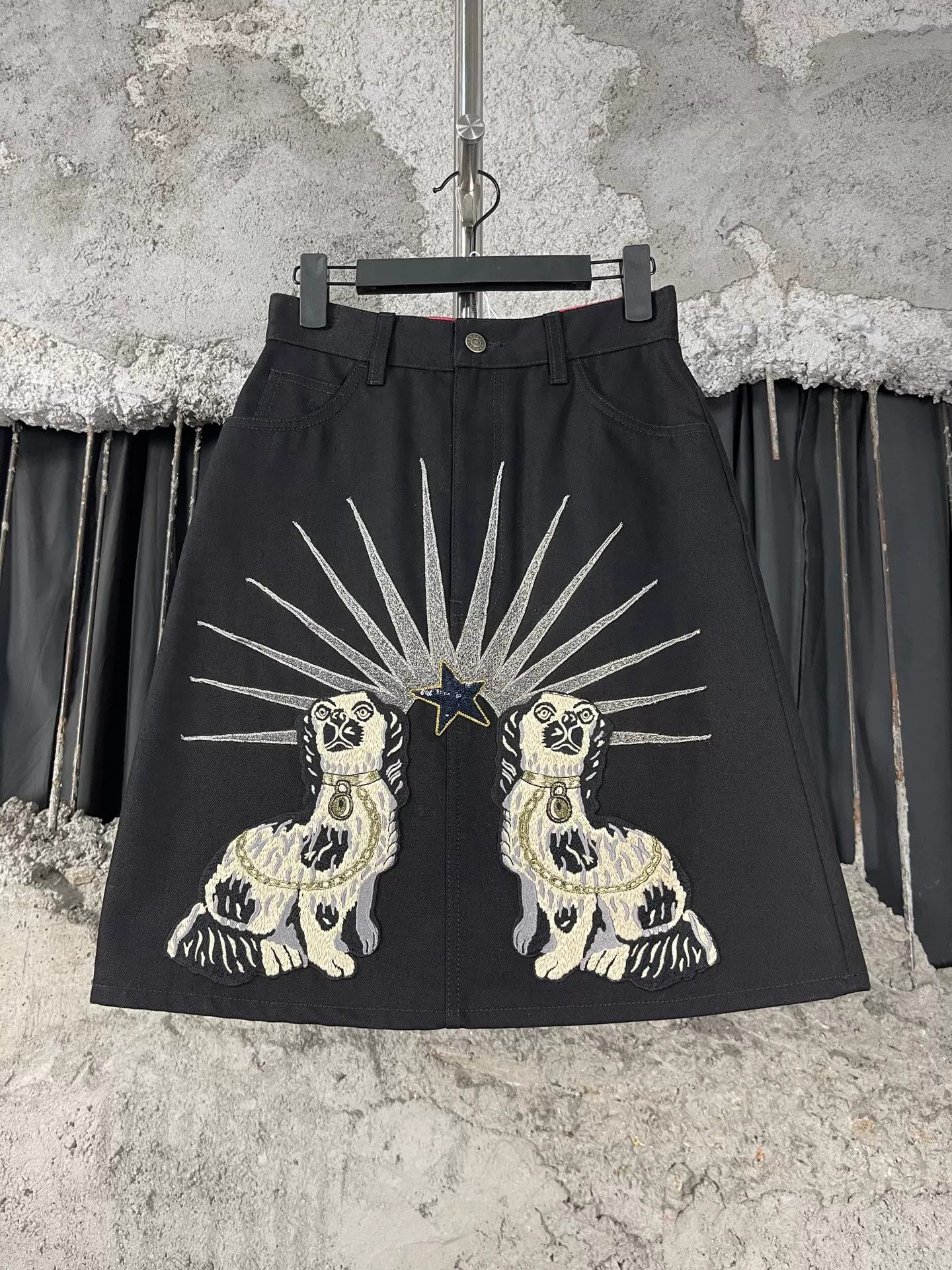 Gucci Gucci Embroidered Dog Mini Skirt Size 38 Size 26" / US 2 / IT 38 - 2 Thumbnail