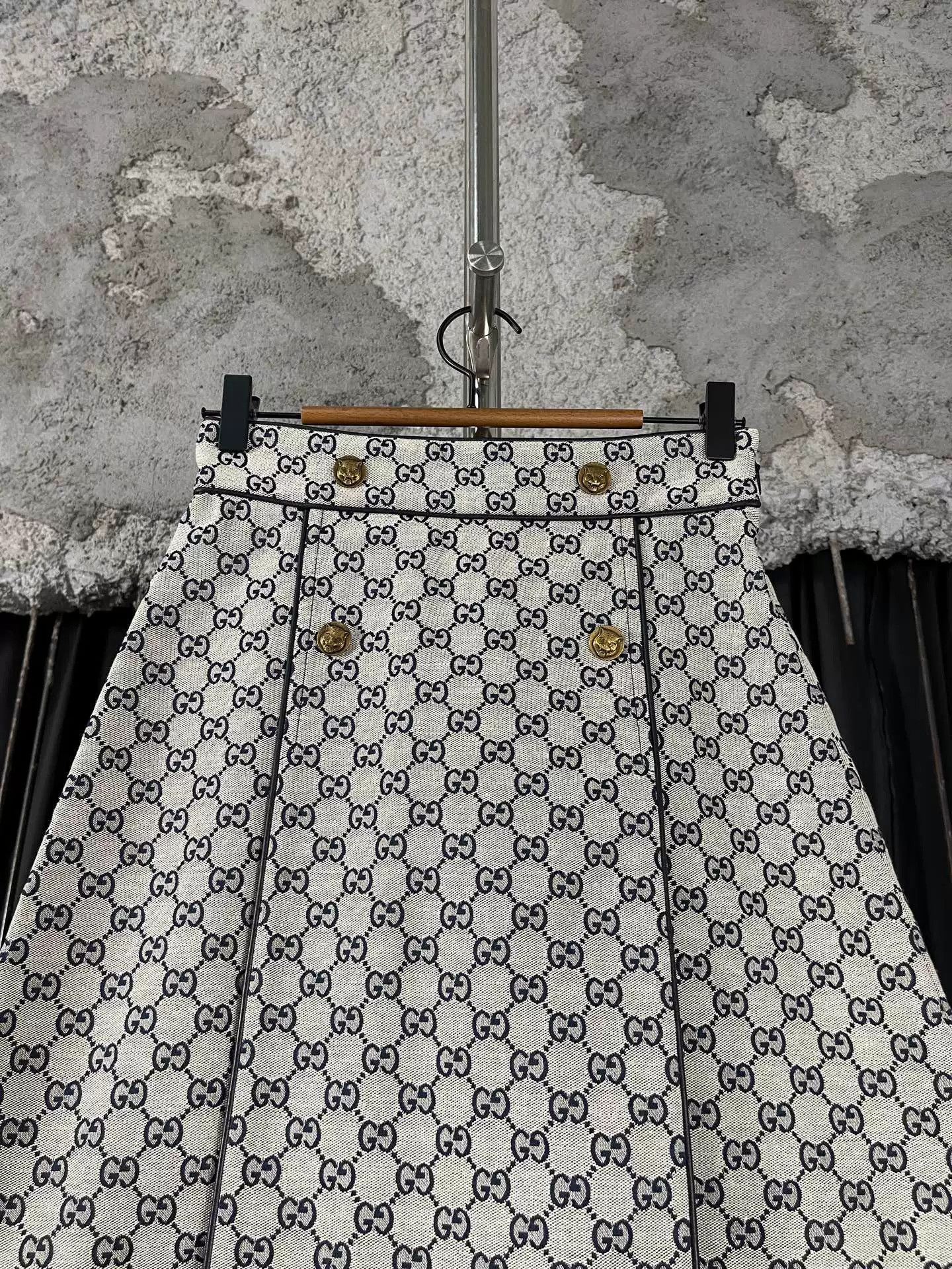 Gucci Gucci GG Monogram Tiger Button Mini Skirt Size 38 Size 26" / US 2 / IT 38 - 4 Thumbnail