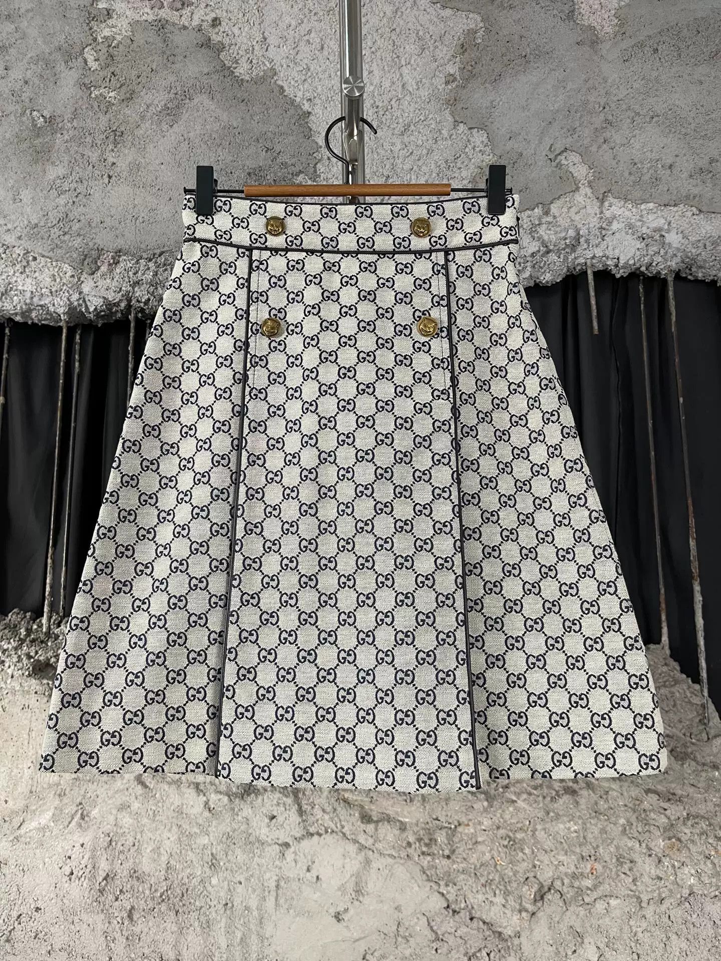 Gucci Gucci GG Monogram Tiger Button Mini Skirt Size 38 Size 26" / US 2 / IT 38 - 2 Thumbnail