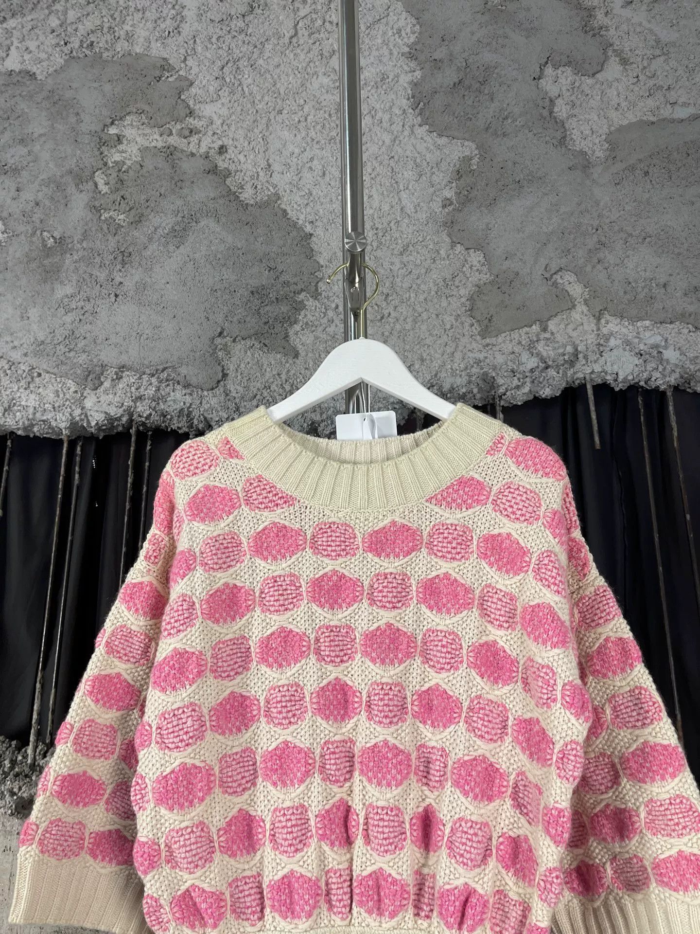 Chanel Chanel Pink Polka Dot Cashmere Mini Dress Size 34 Size XS / US 0-2 / IT 36-38 - 4 Thumbnail