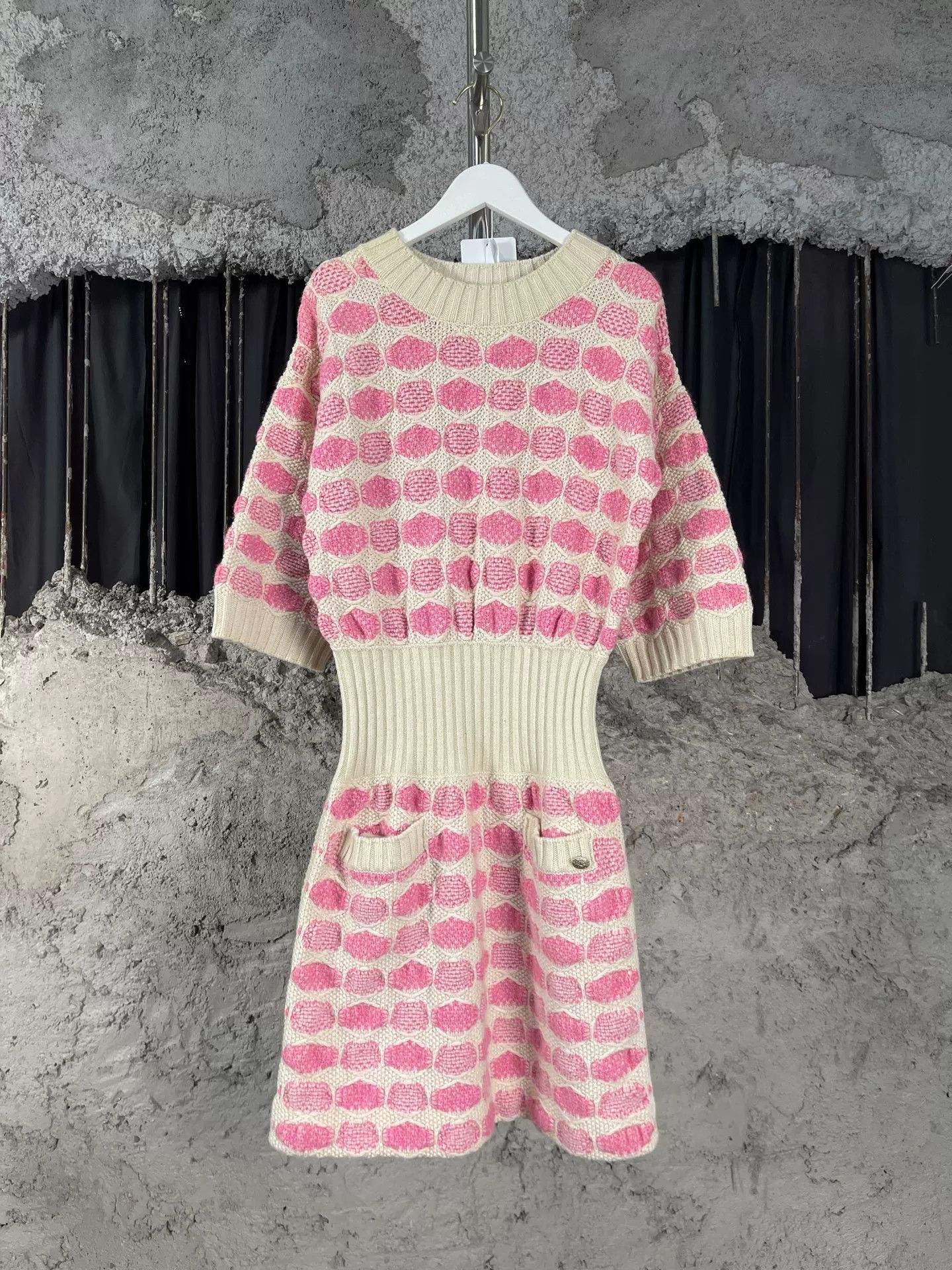 Chanel Chanel Pink Polka Dot Cashmere Mini Dress Size 34 Size XS / US 0-2 / IT 36-38 - 2 Thumbnail
