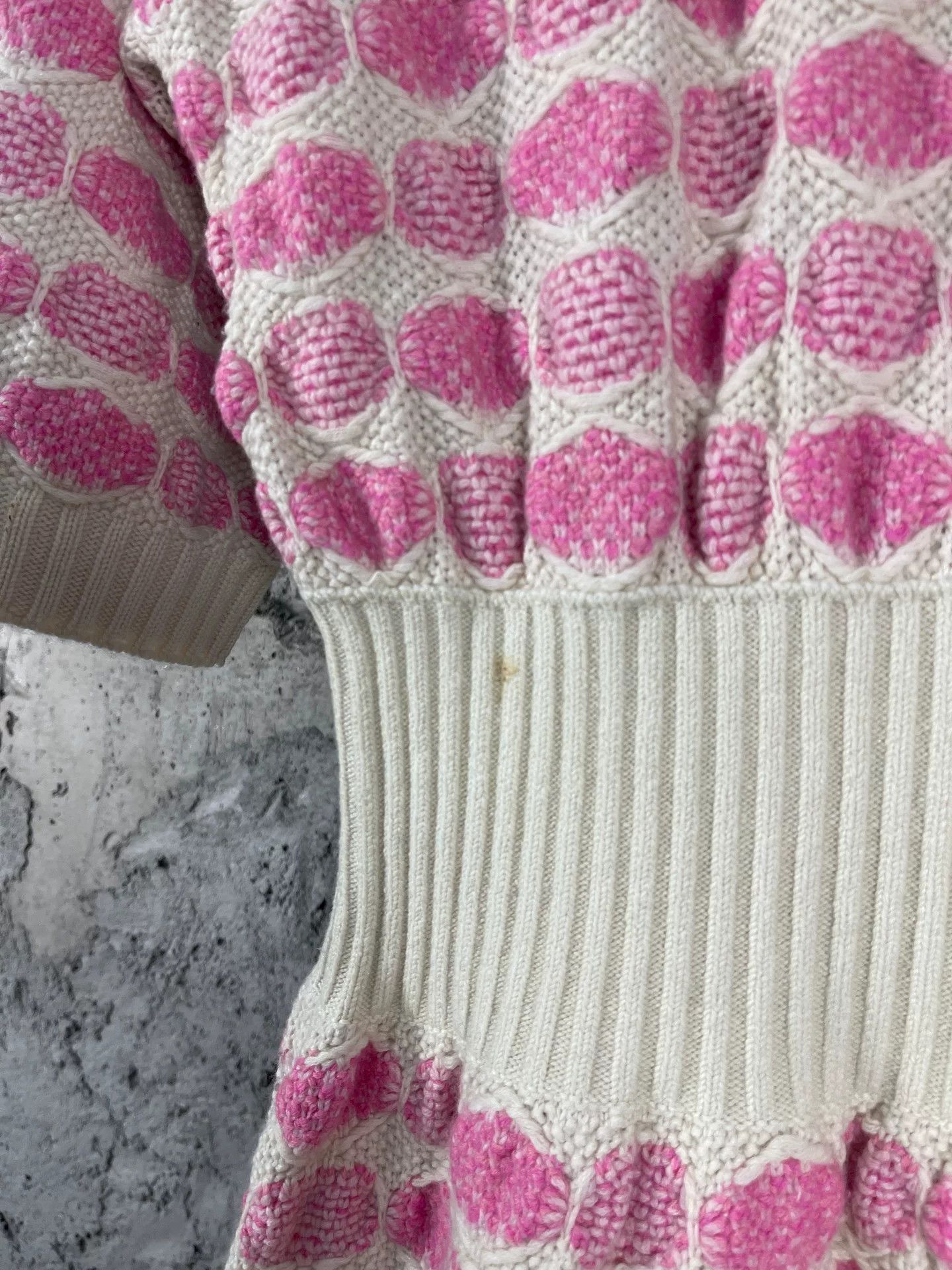 Chanel Chanel Pink Polka Dot Cashmere Mini Dress Size 34 Size XS / US 0-2 / IT 36-38 - 6 Thumbnail