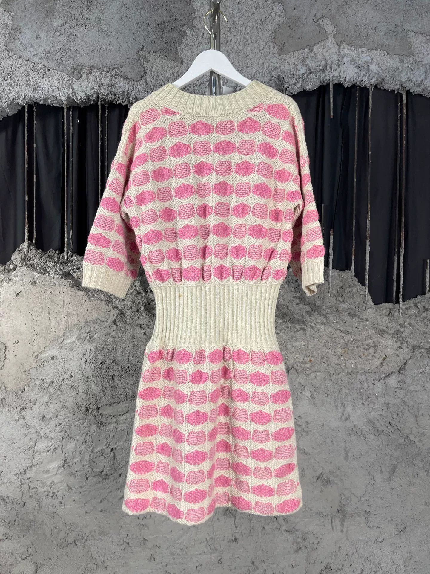 Chanel Chanel Pink Polka Dot Cashmere Mini Dress Size 34 Size XS / US 0-2 / IT 36-38 - 3 Thumbnail
