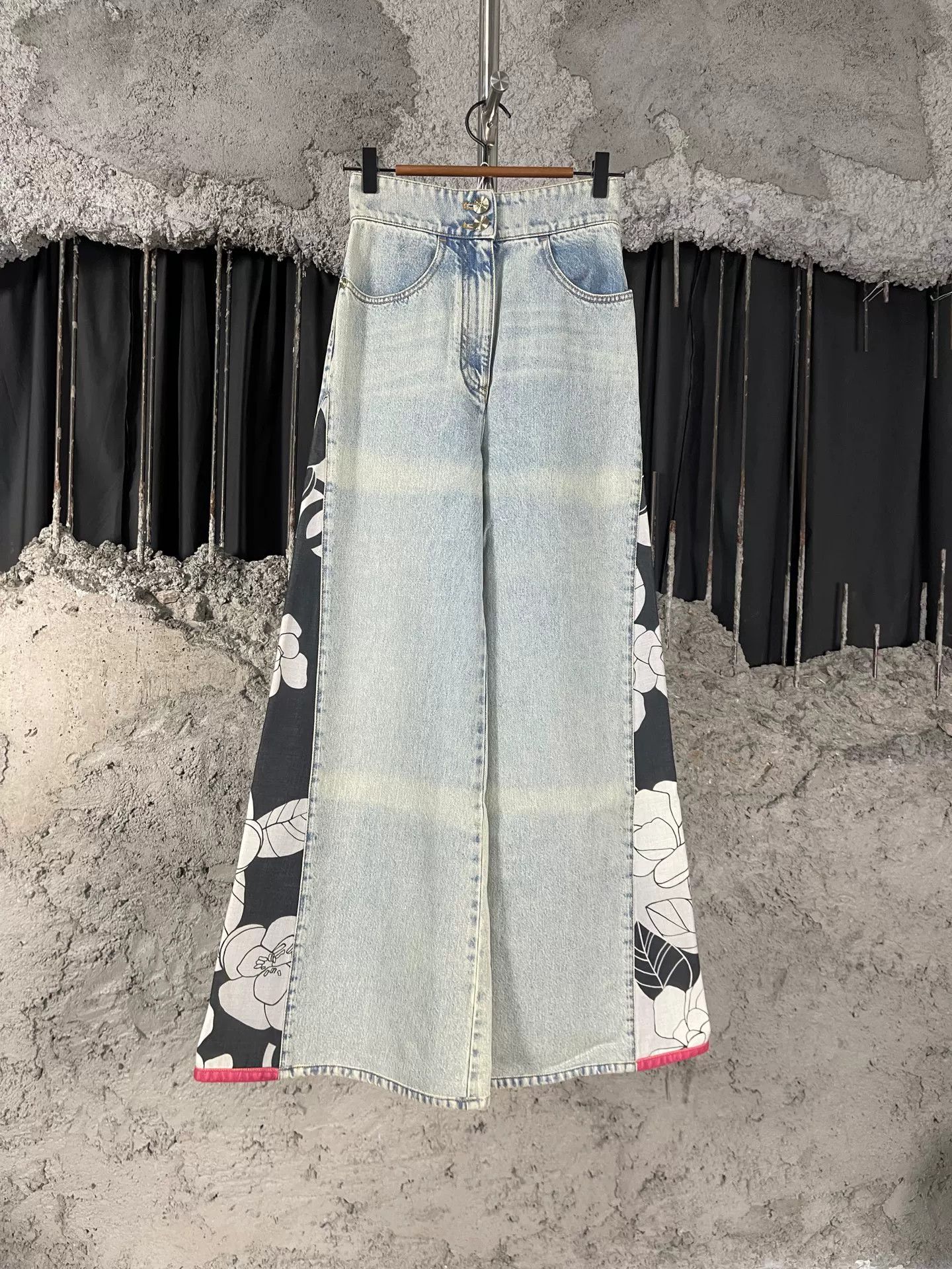 Chanel Chanel Floral Panel Jeans Size 34 Size 25" / US 0 / IT 36 - 2 Thumbnail