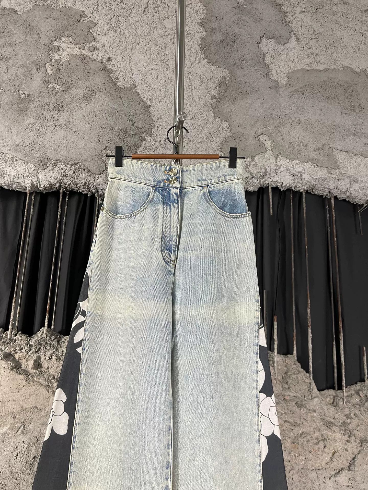 Chanel Chanel Floral Panel Jeans Size 34 Size 25" / US 0 / IT 36 - 4 Thumbnail