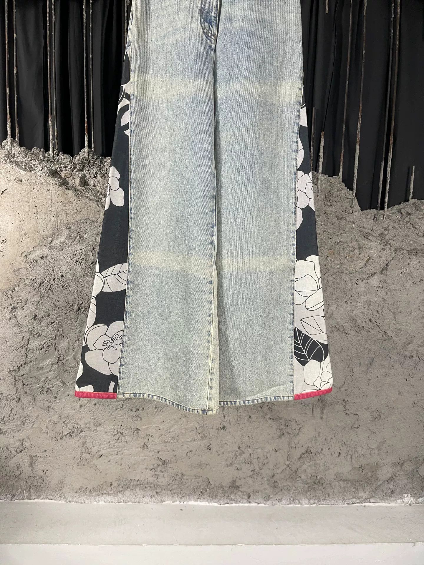Chanel Chanel Floral Panel Jeans Size 34 Size 25" / US 0 / IT 36 - 5 Thumbnail