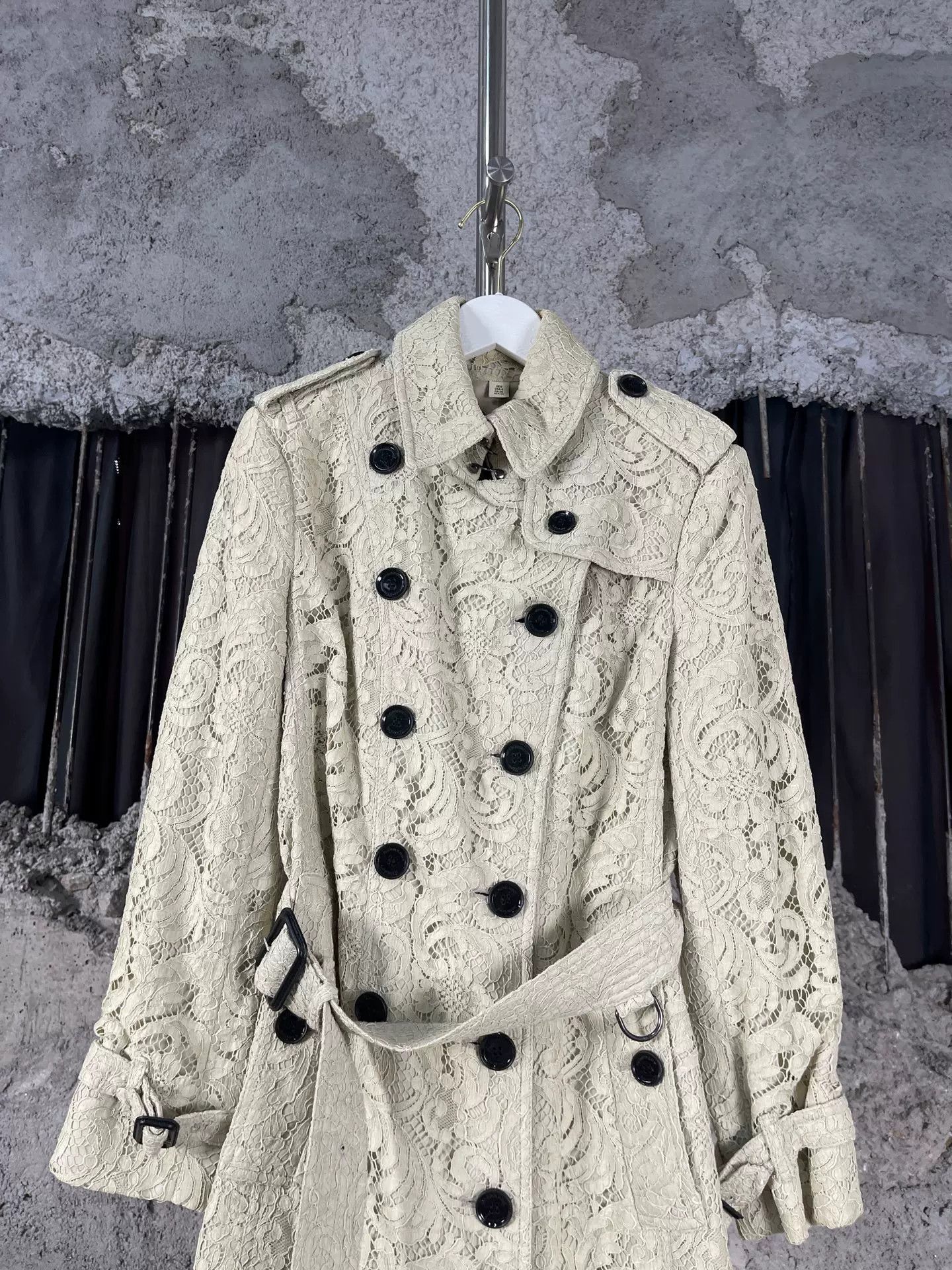 Burberry Burberry Lace Trench Coat Size UK 6 Size XS / US 0-2 / IT 36-38 - 4 Thumbnail