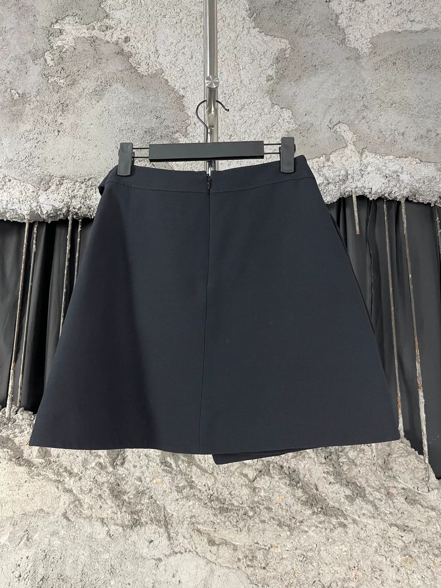 Louis Vuitton Louis Vuitton Gold Button Mini Skirt Size 34 Size 24" / US 00 / IT 34 - 3 Thumbnail