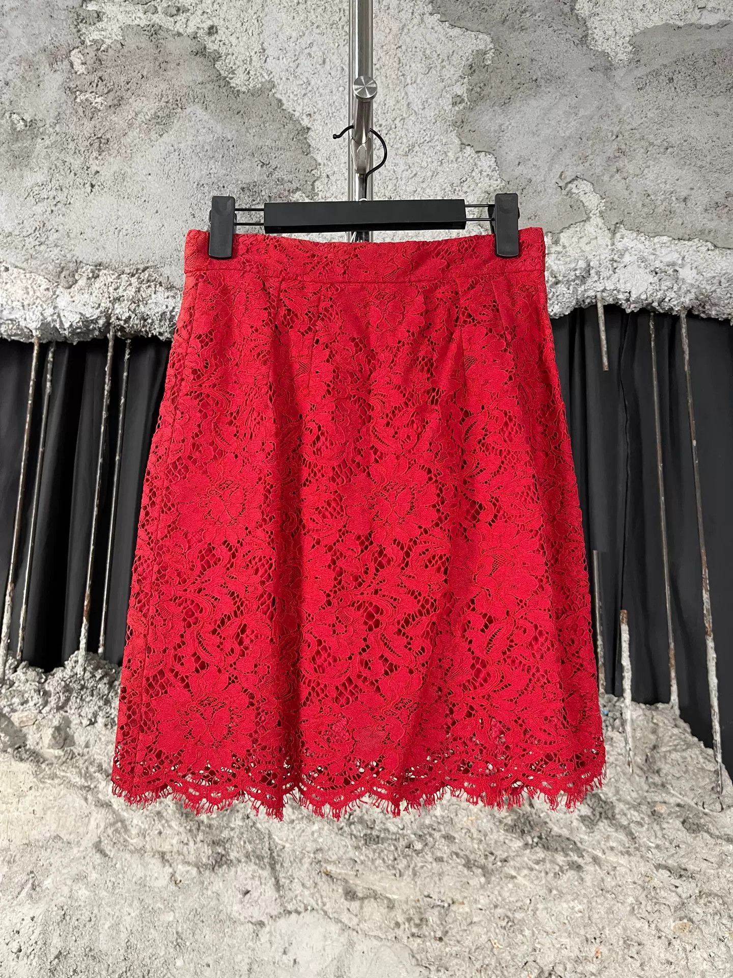 Dolce & Gabbana Dolce & Gabbana Red Lace Mini Skirt Size 38 Size 26" / US 2 / IT 38 - 2 Thumbnail