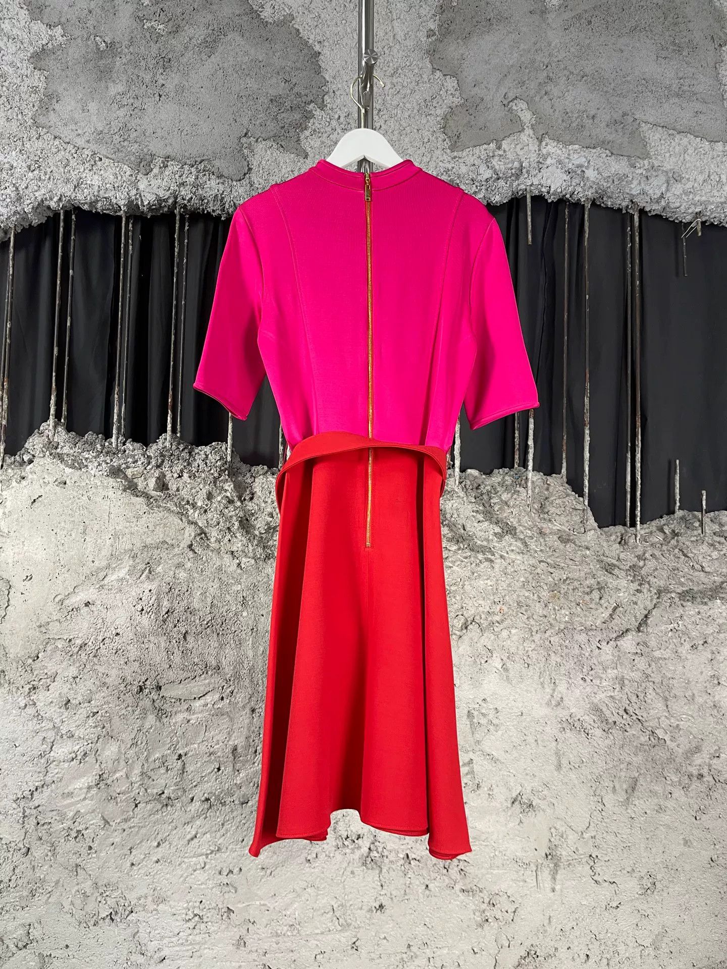 Louis Vuitton Louis Vuitton Colorblock V Logo Dress Size 36 Size XS / US 0-2 / IT 36-38 - 3 Thumbnail