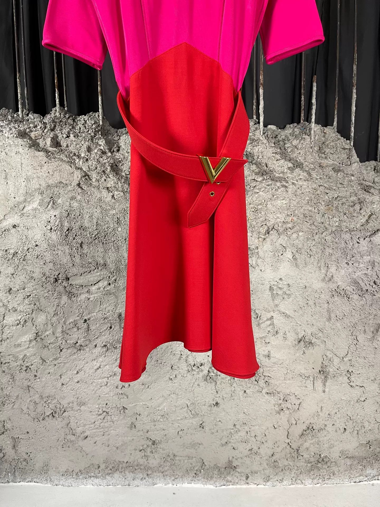 Louis Vuitton Louis Vuitton Colorblock V Logo Dress Size 36 Size XS / US 0-2 / IT 36-38 - 5 Thumbnail