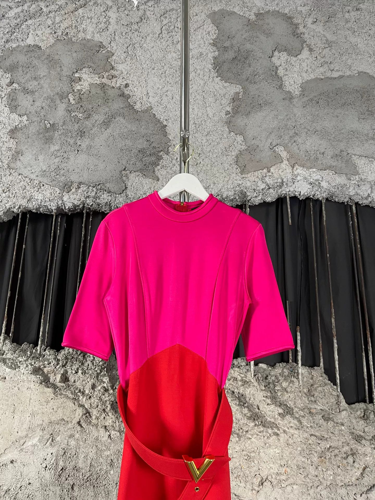 Louis Vuitton Louis Vuitton Colorblock V Logo Dress Size 36 Size XS / US 0-2 / IT 36-38 - 4 Thumbnail