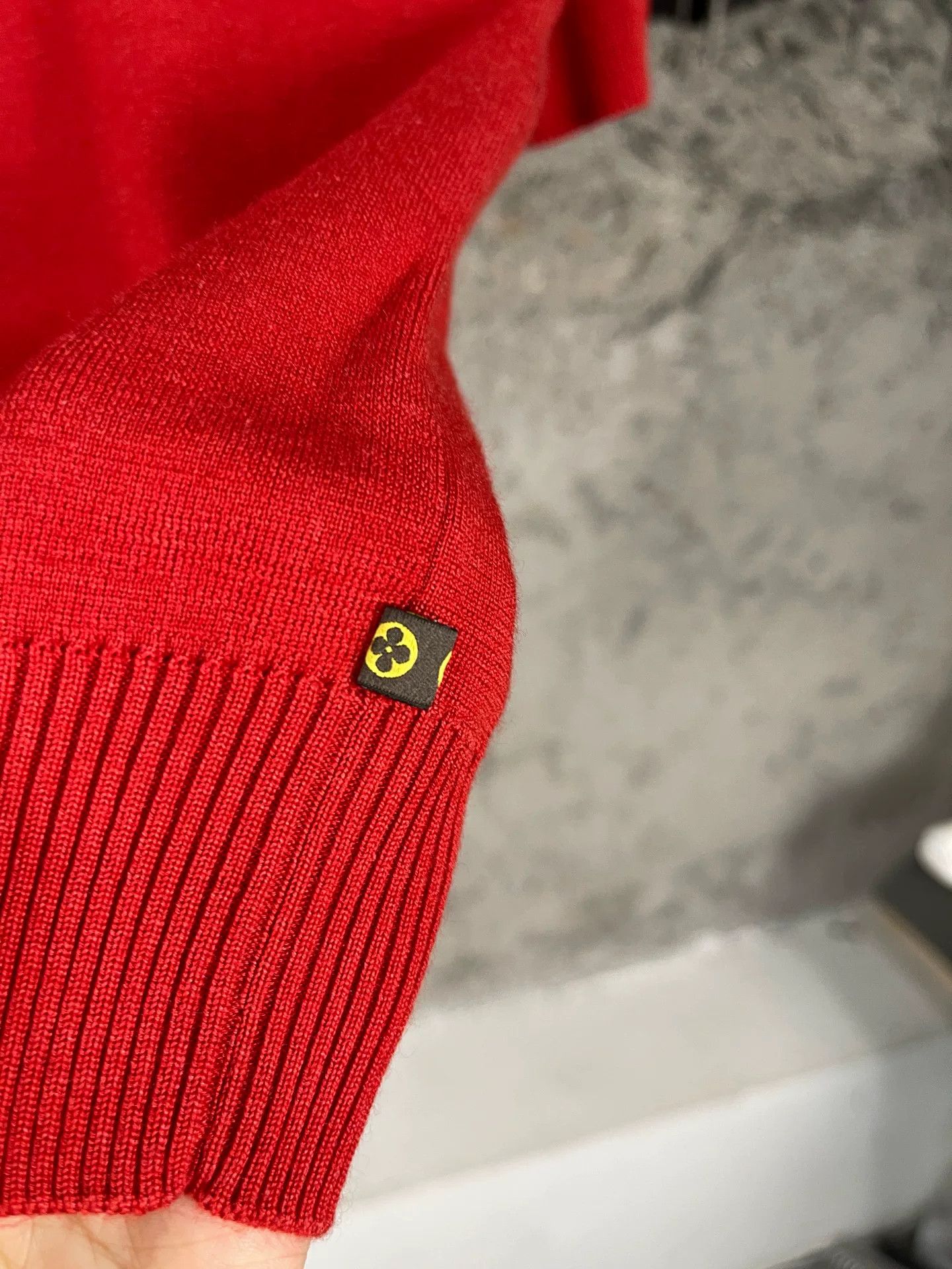 Louis Vuitton Louis Vuitton Red Knit Top Size S Size S / US 4 / IT 40 - 7 Thumbnail