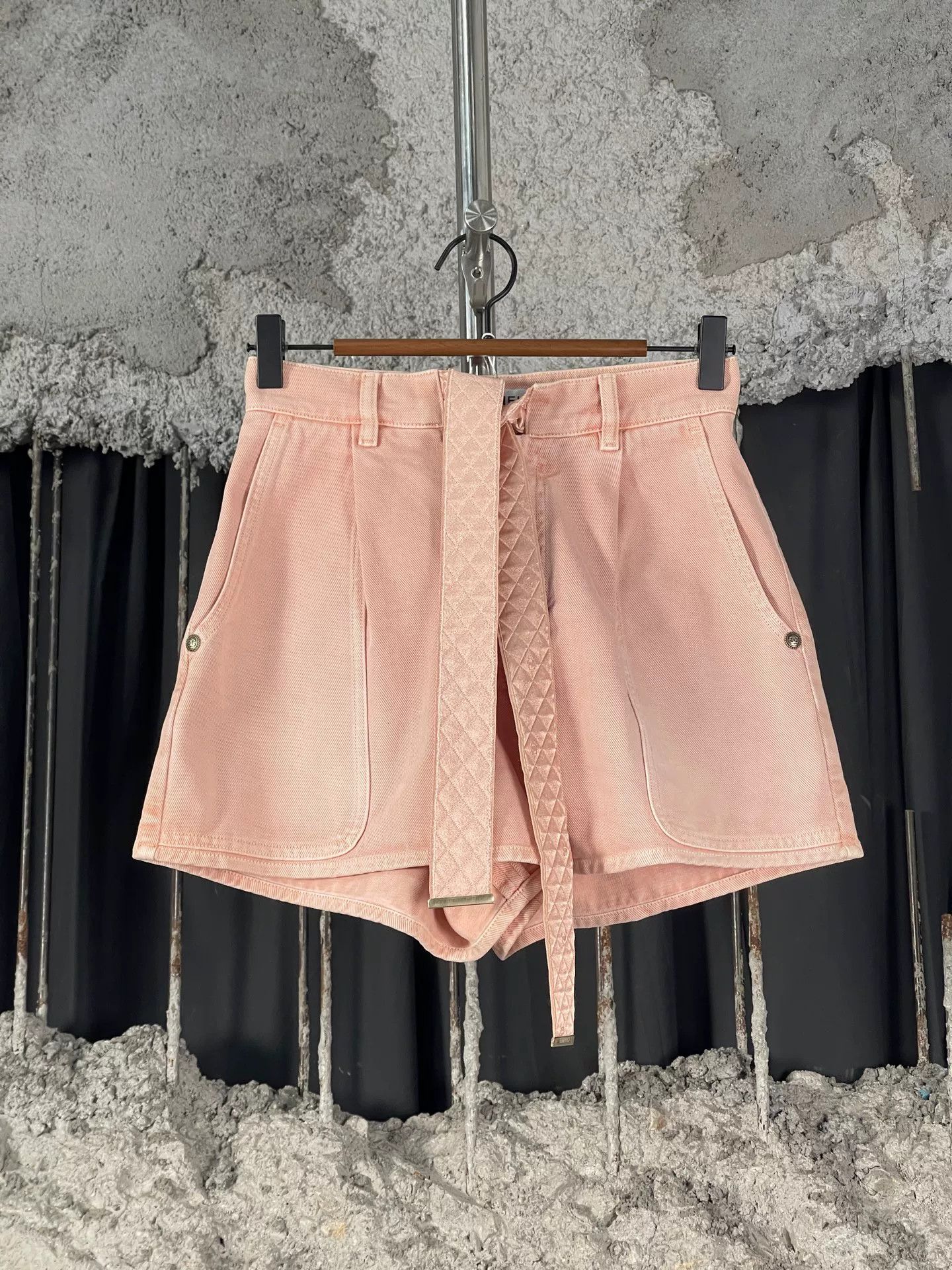 Chanel Chanel Quilted Belt Shorts Size 34 Size 25" / US 0 / IT 36 - 2 Thumbnail